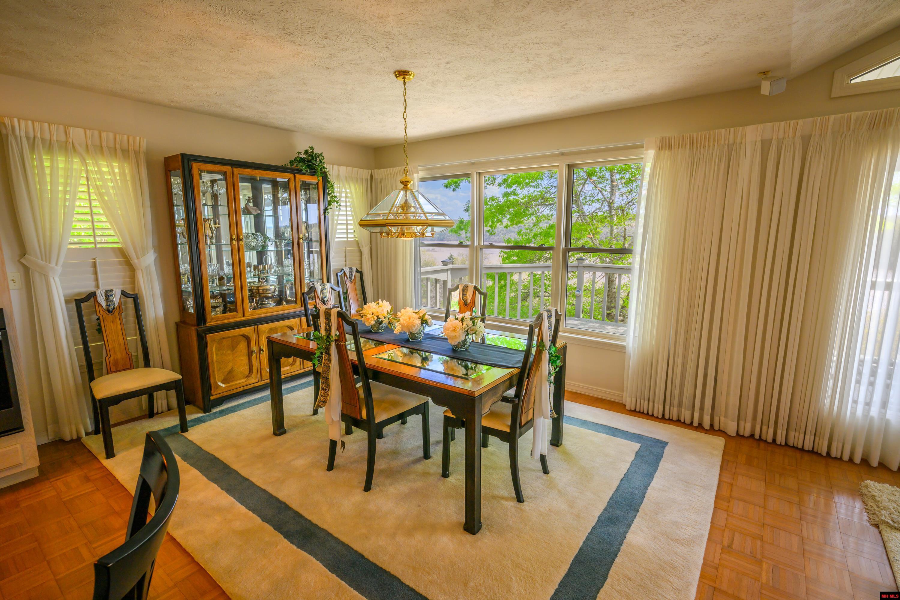 877 LAKE POINT BLUFF Clarkridge, AR