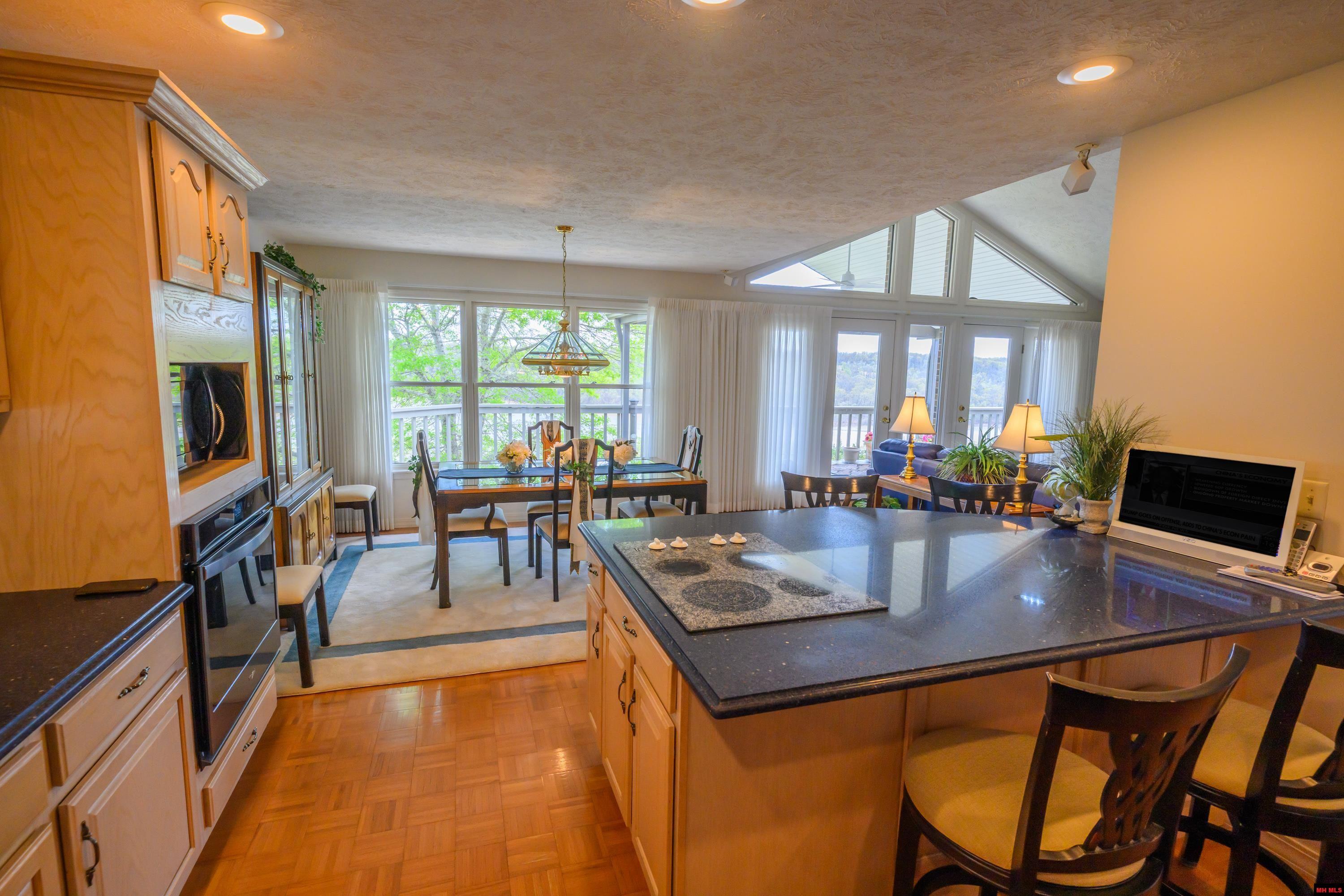 877 LAKE POINT BLUFF Clarkridge, AR