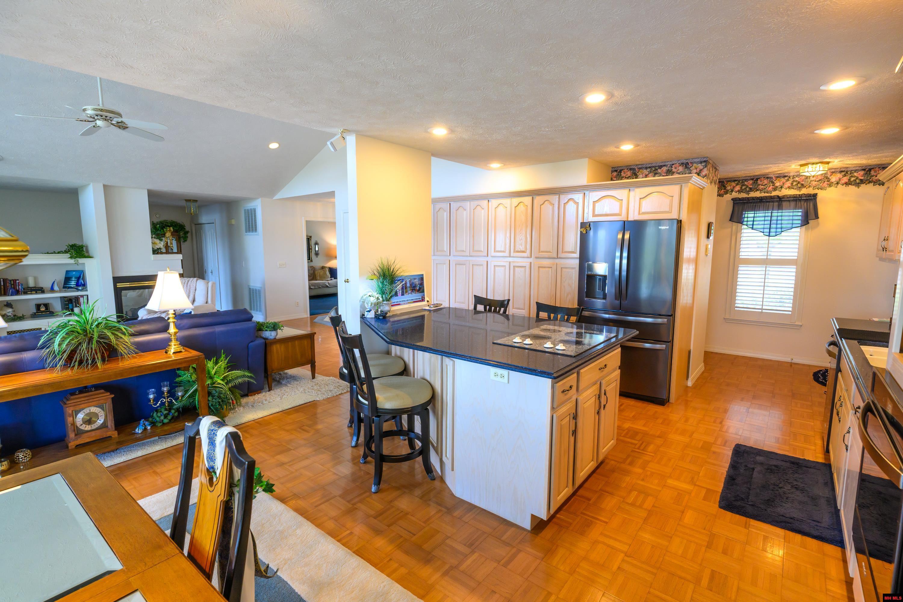 877 LAKE POINT BLUFF Clarkridge, AR