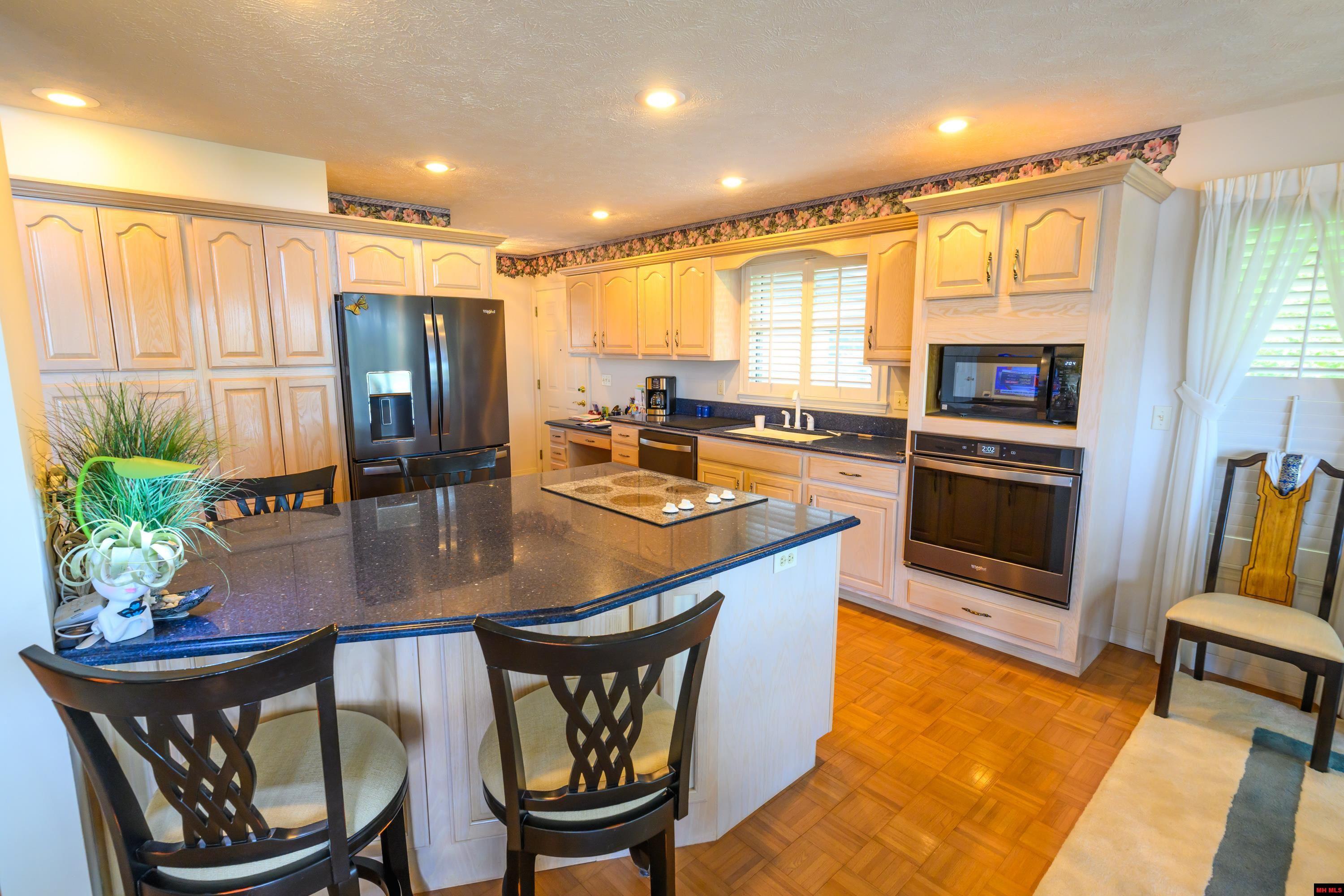 877 LAKE POINT BLUFF Clarkridge, AR