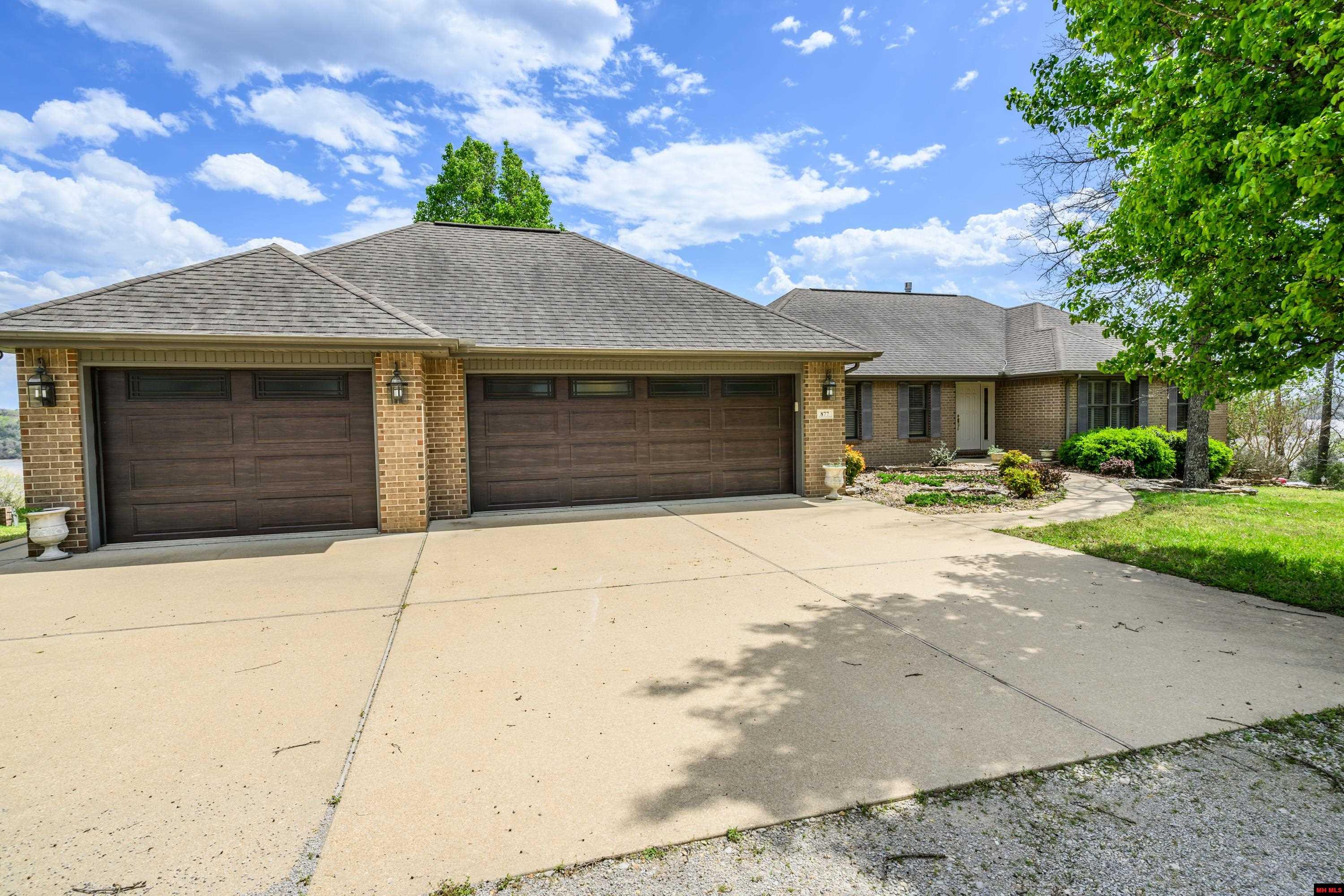 877 LAKE POINT BLUFF Clarkridge, AR