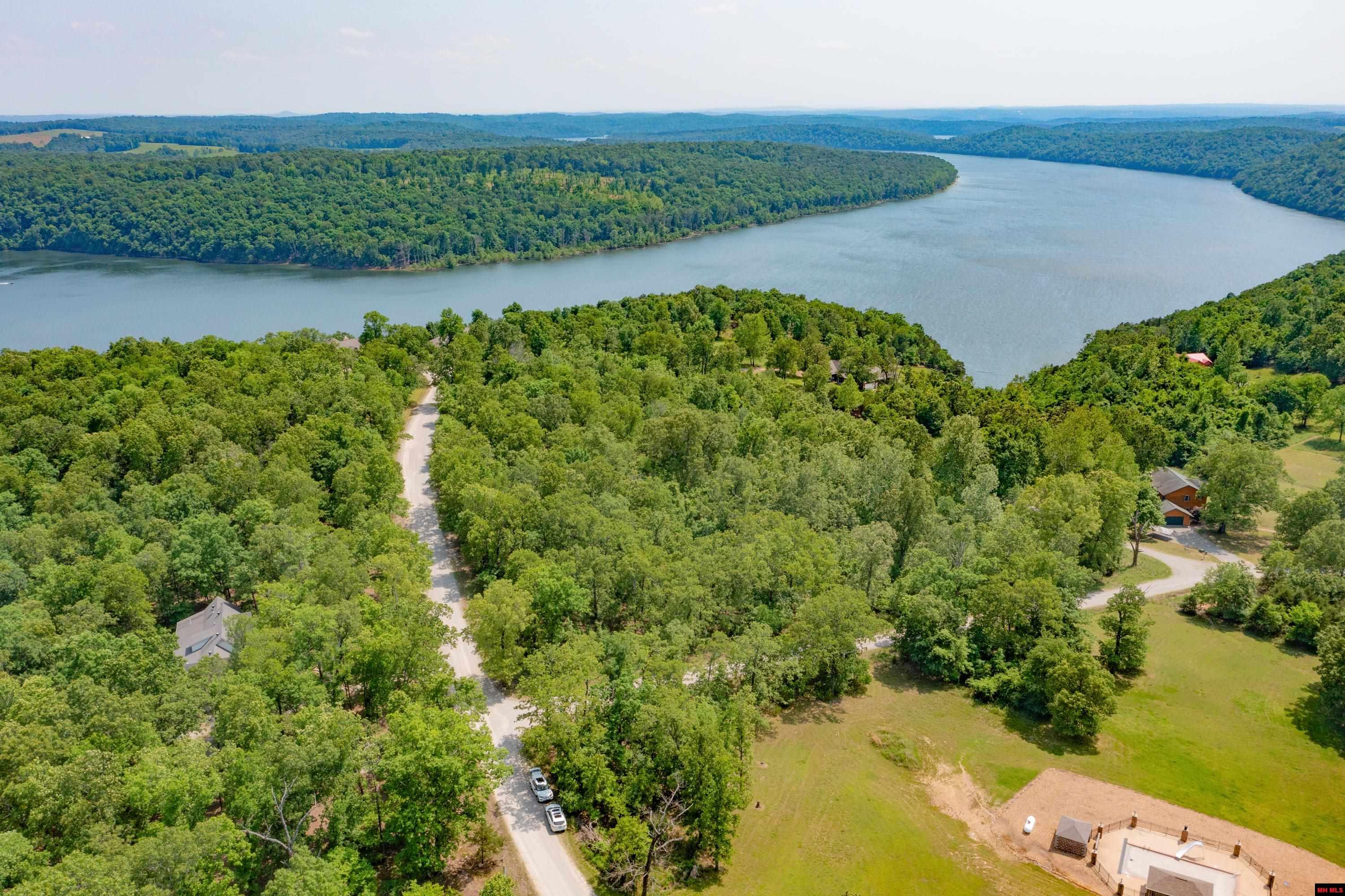 877 LAKE POINT BLUFF Clarkridge, AR