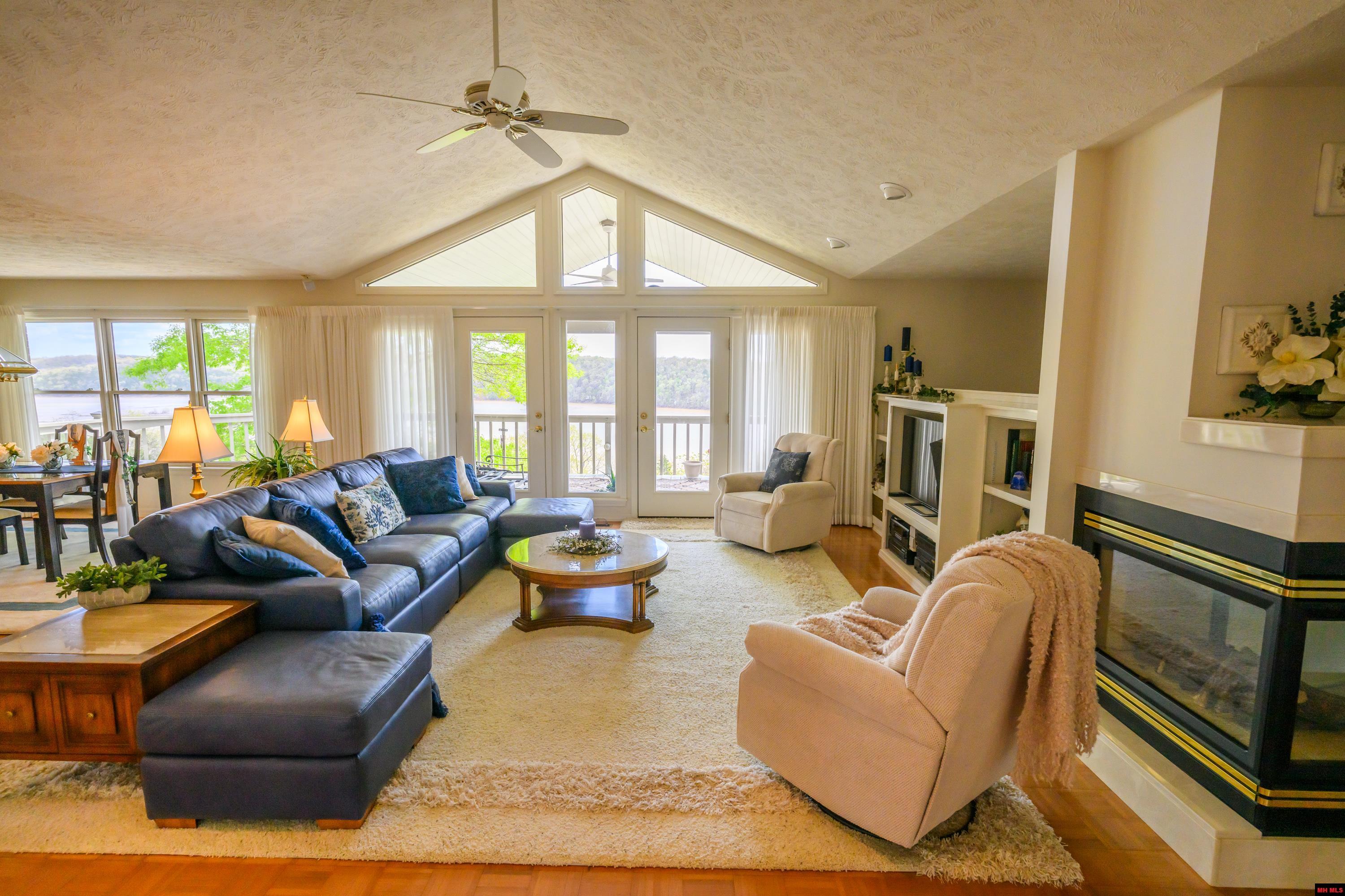 877 LAKE POINT BLUFF Clarkridge, AR