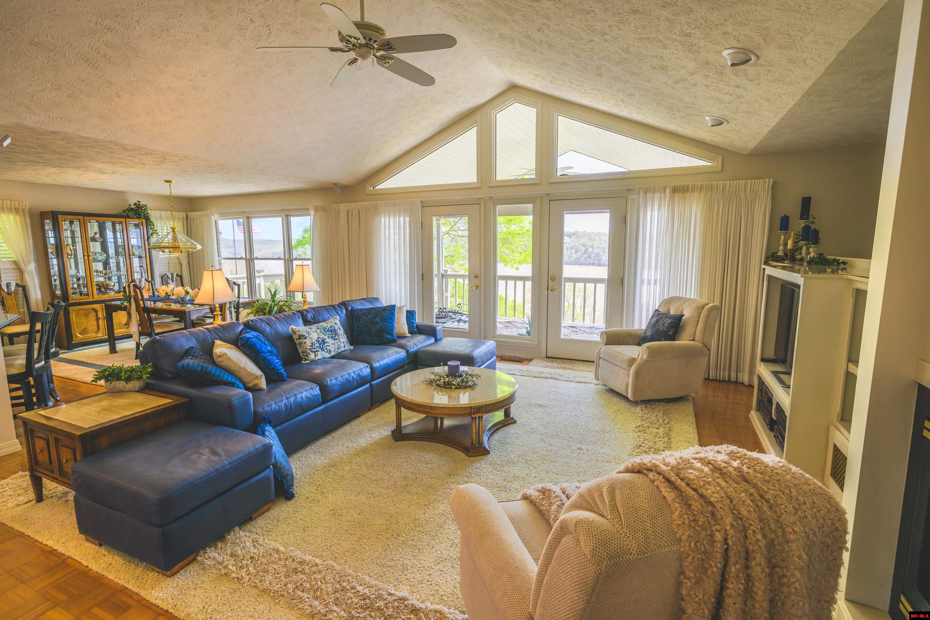 877 LAKE POINT BLUFF Clarkridge, AR