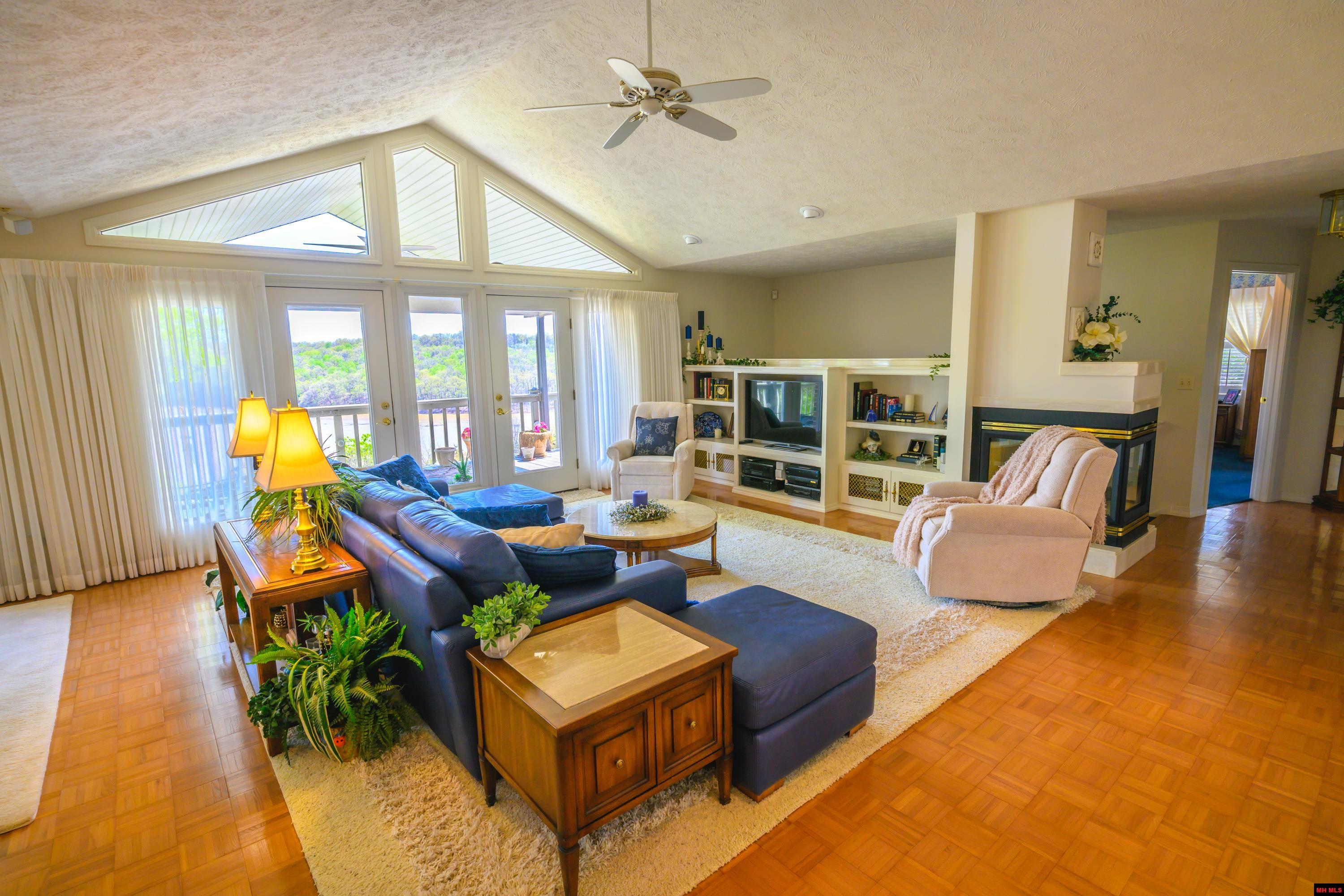 877 LAKE POINT BLUFF Clarkridge, AR