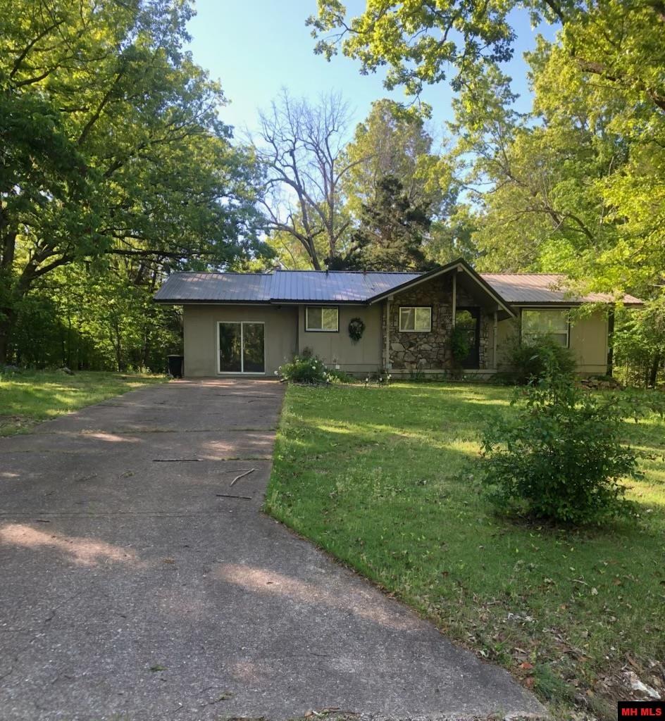 17 MENOMINNEE DRIVE Cherokee Village, AR