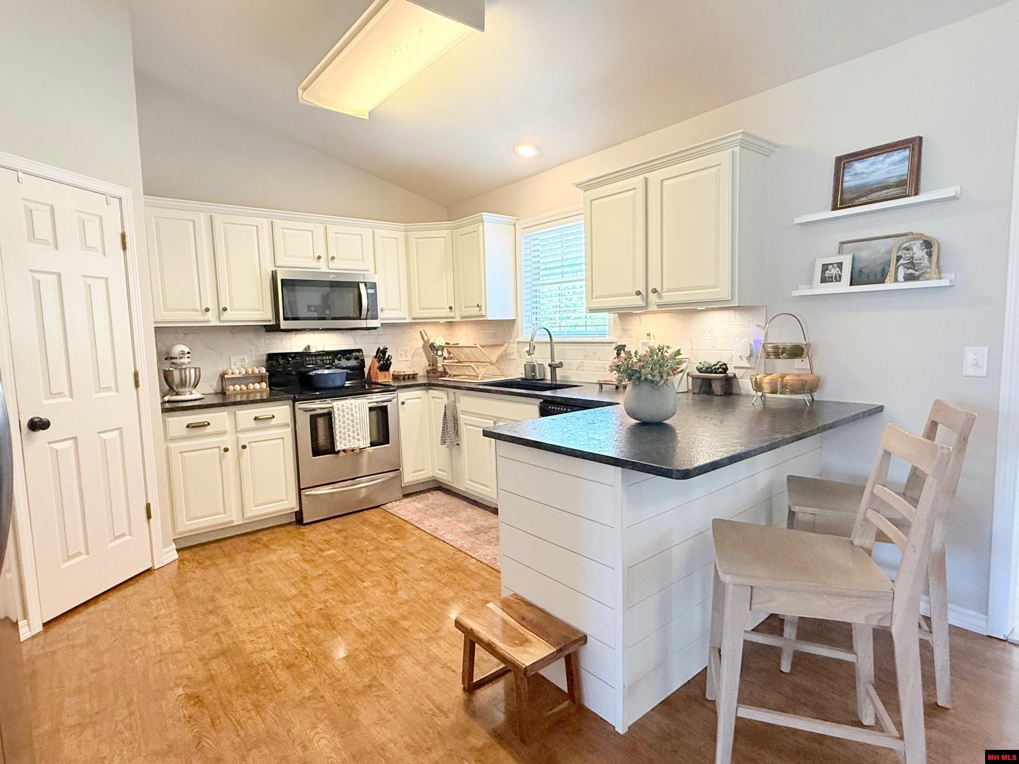 243 MAGNESS DRIVE Gassville, AR