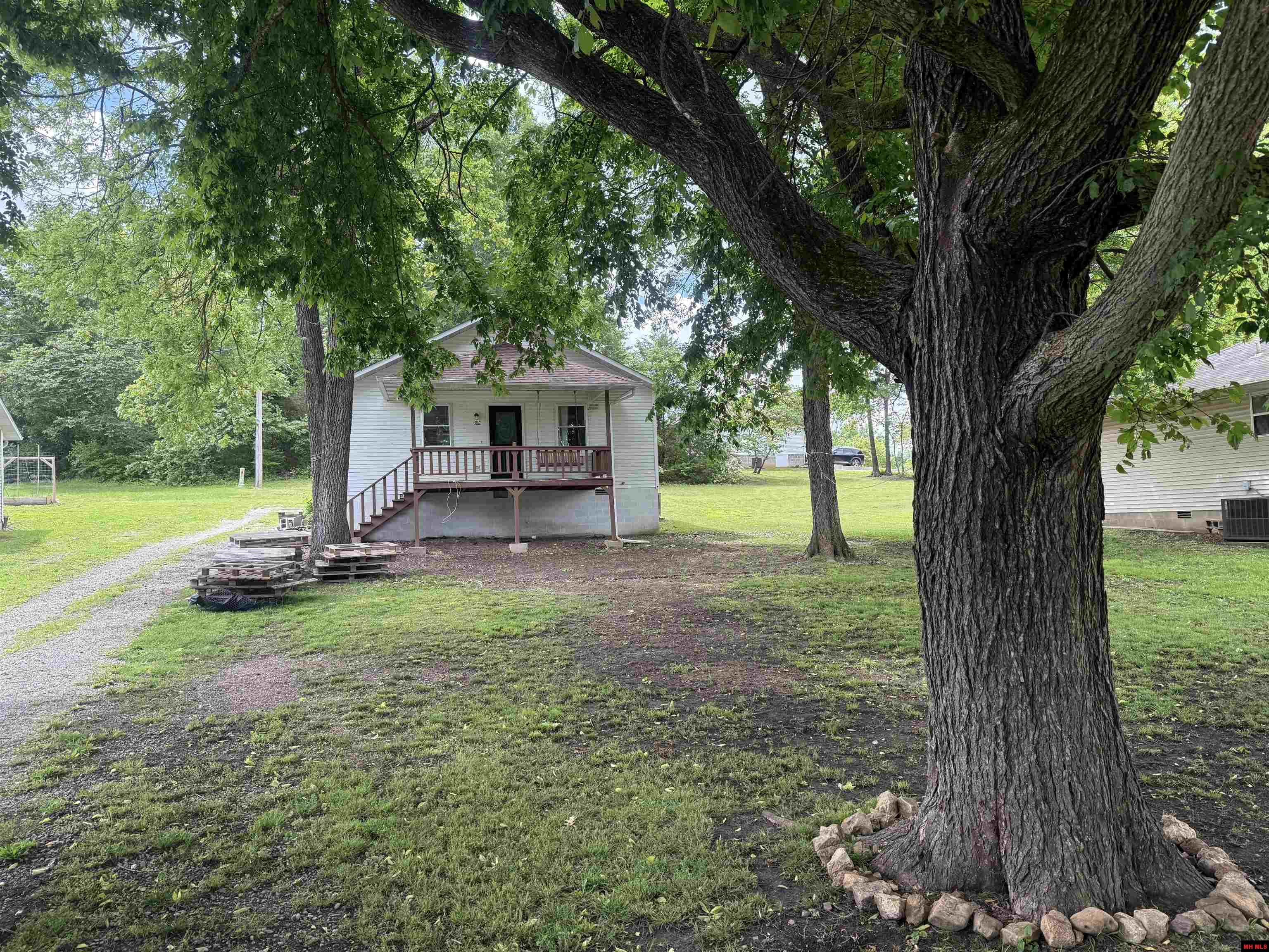 502 WALNUT STREET Flippin, AR