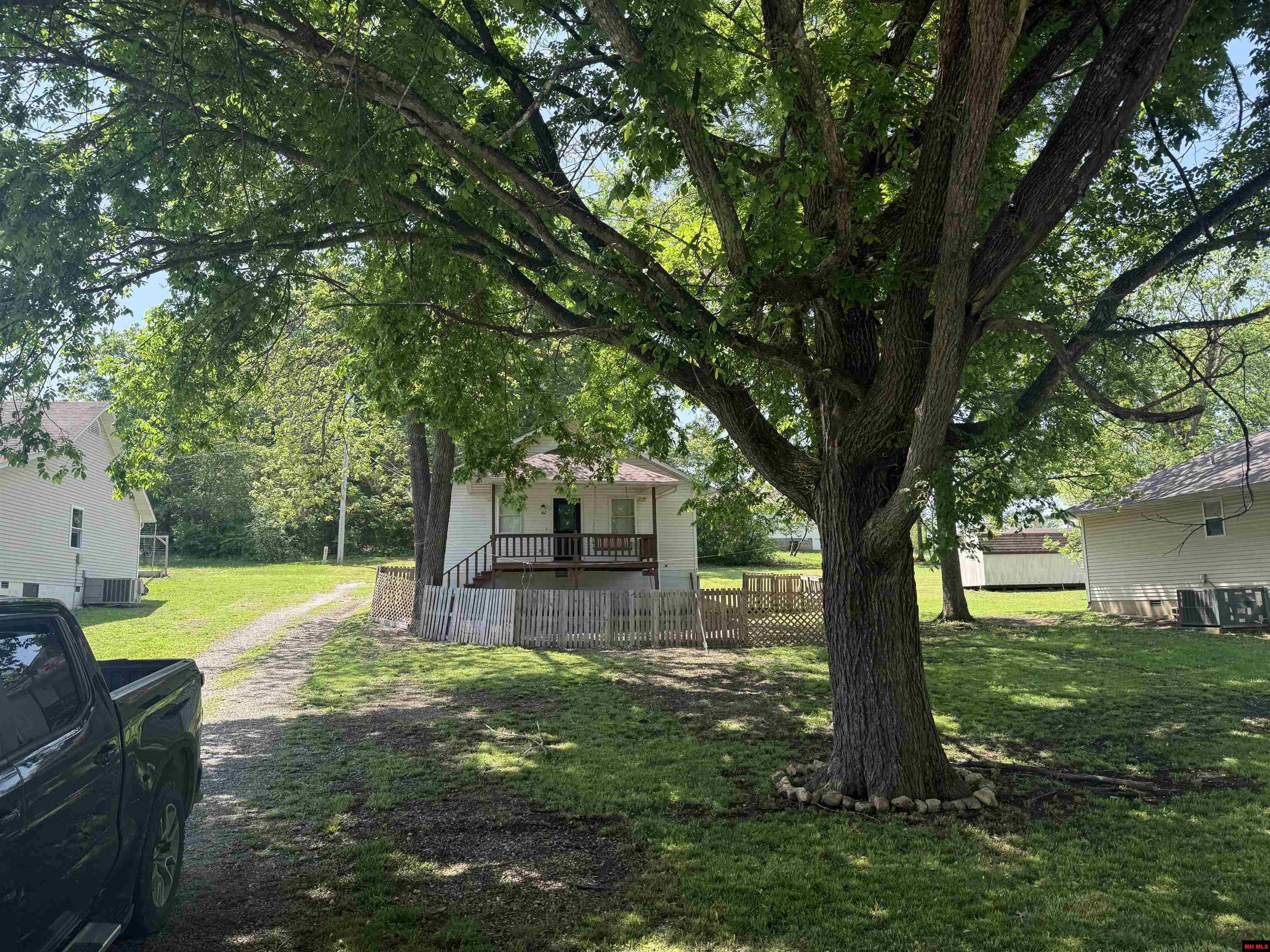 502 WALNUT STREET Flippin, AR