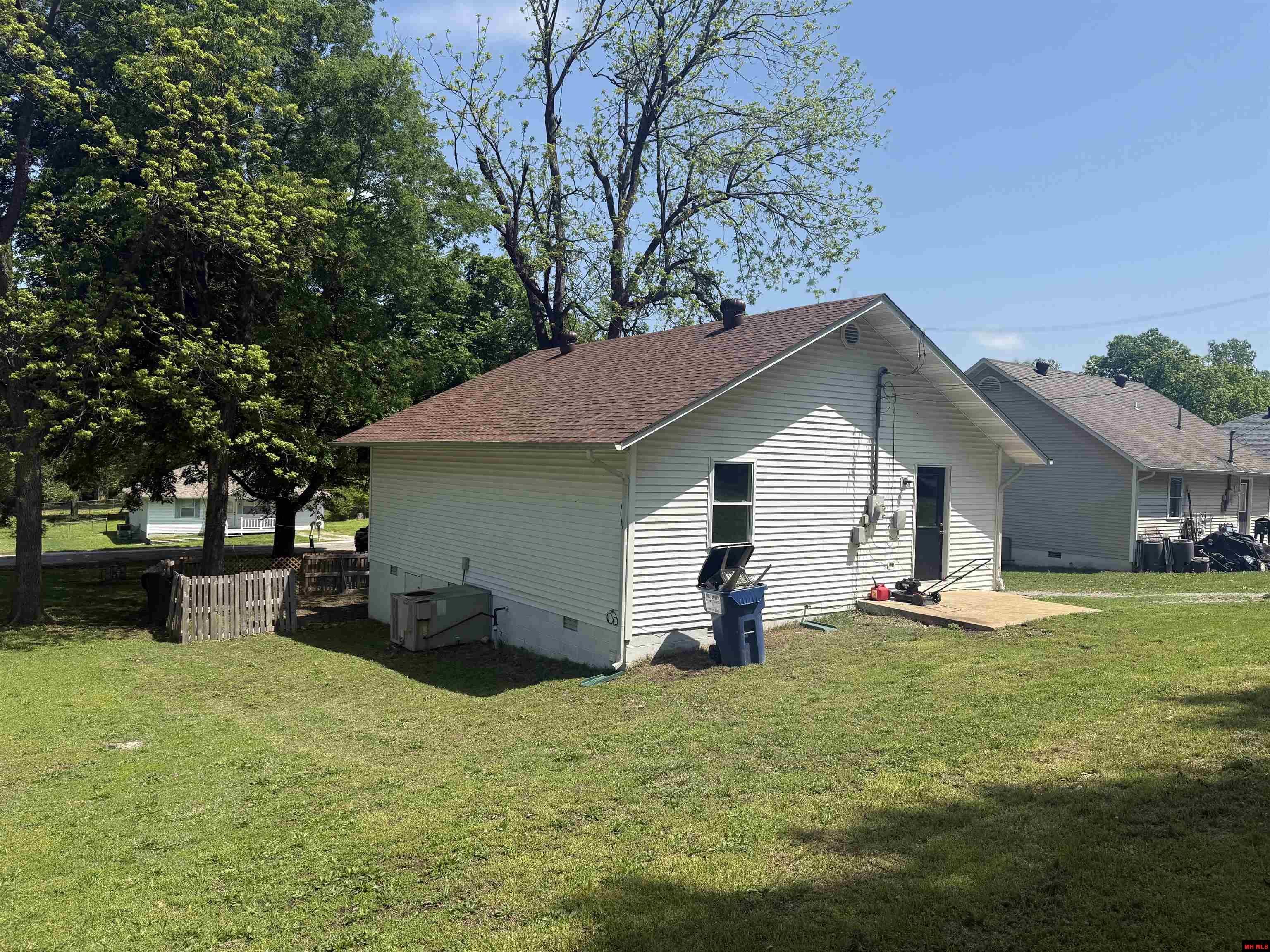 502 WALNUT STREET Flippin, AR