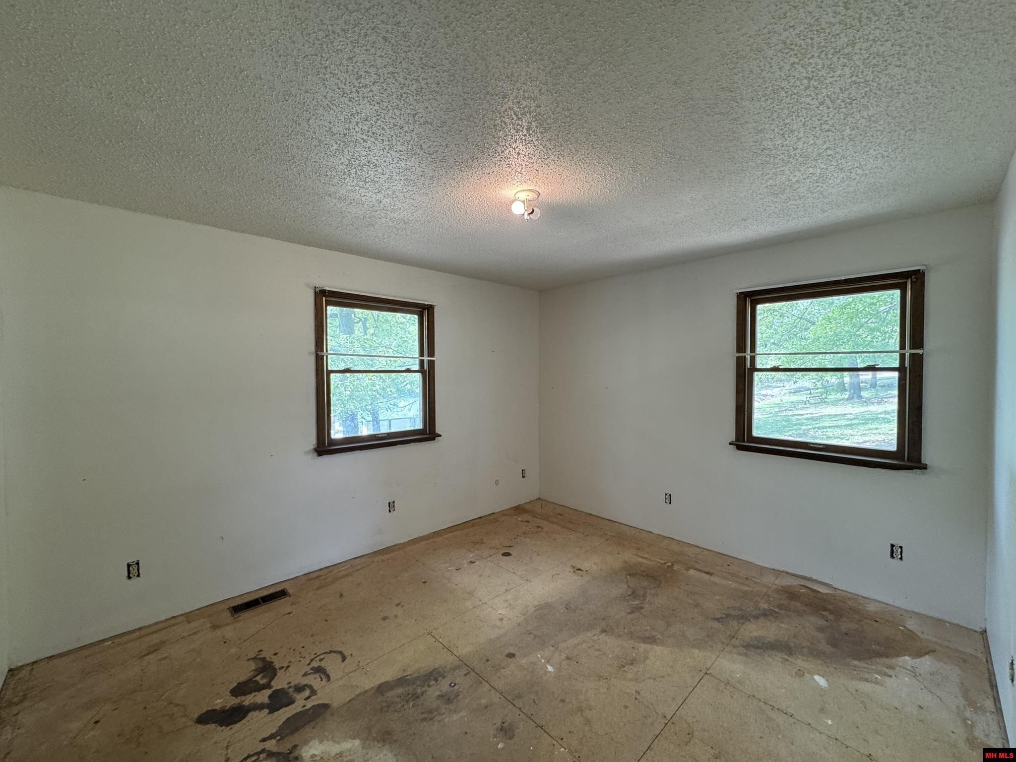 155 WALNUT CIRCLE Yellville, AR