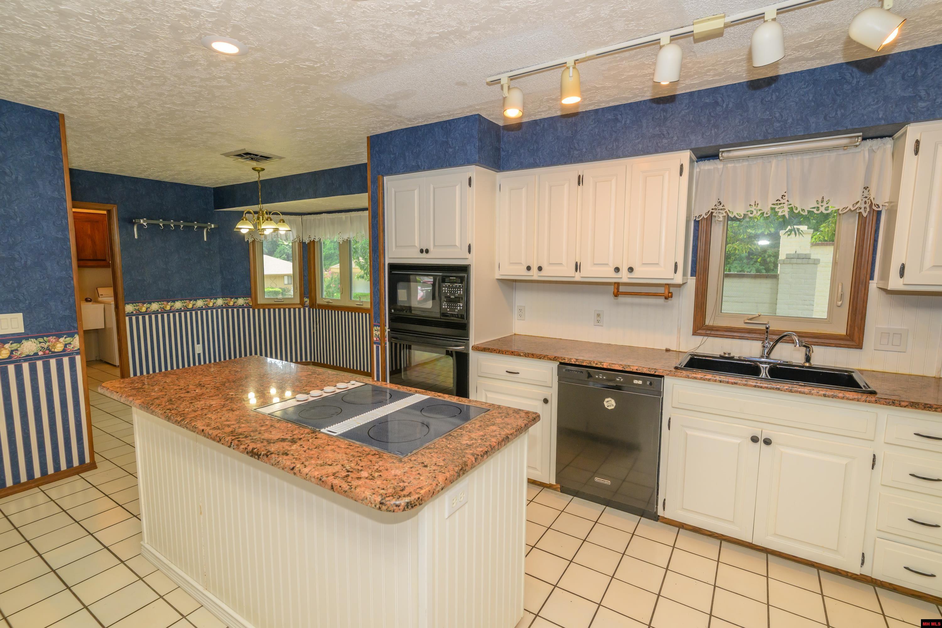 1301 PORTER LANE Mountain Home, AR