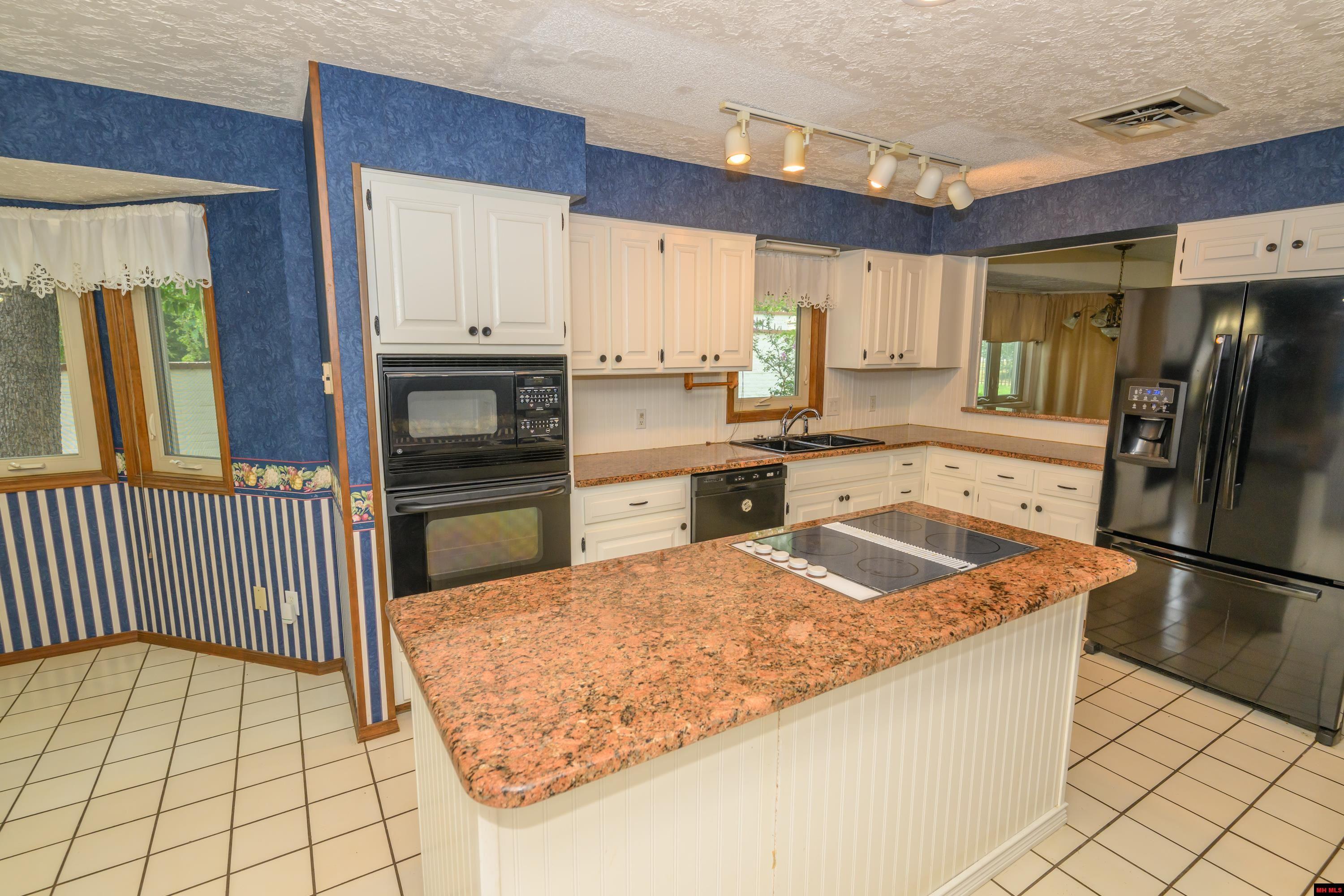 1301 PORTER LANE Mountain Home, AR