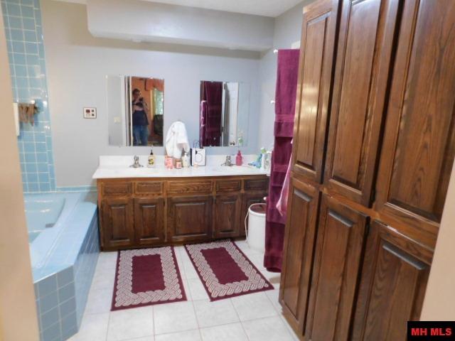 1301 PORTER LANE Mountain Home, AR