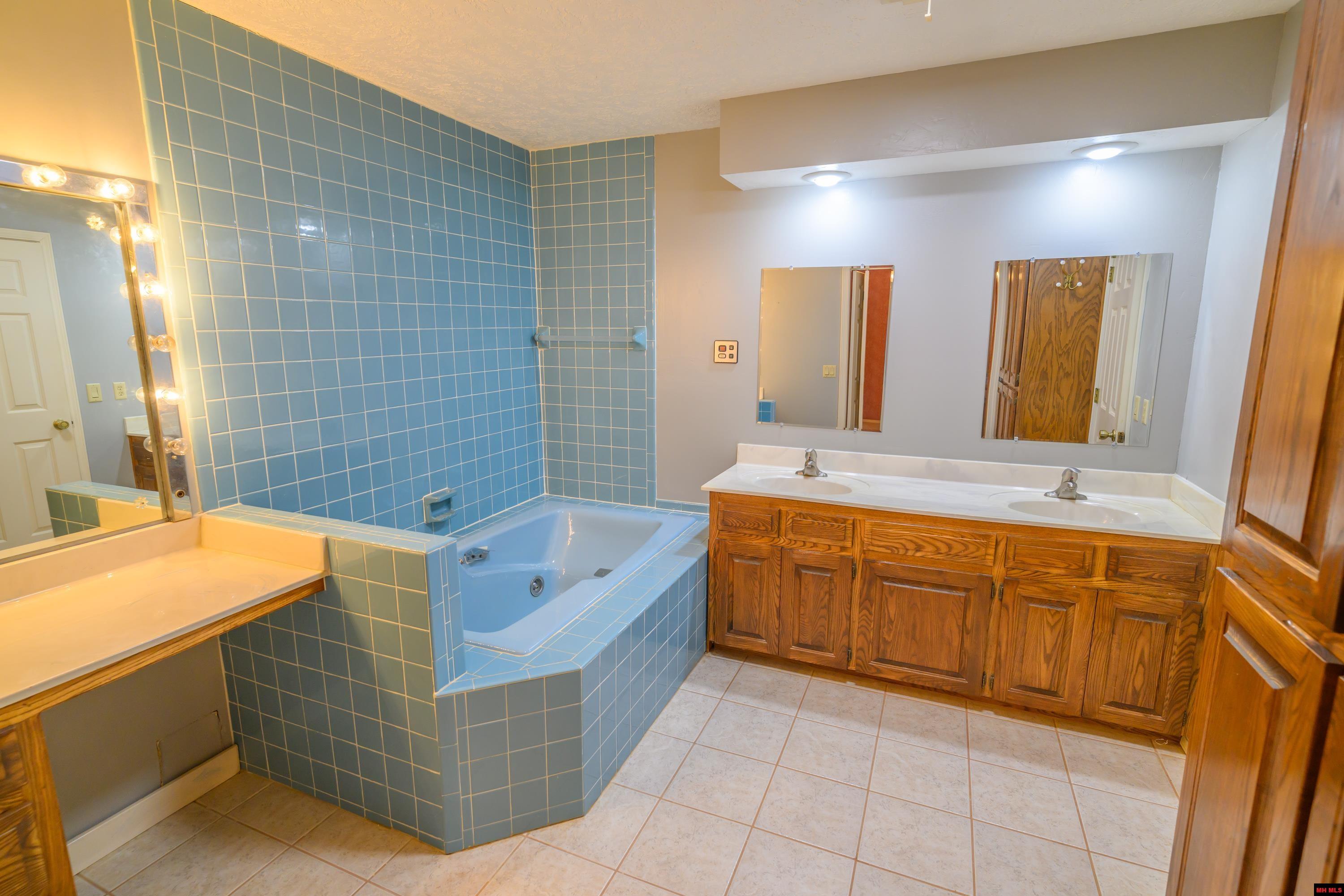 1301 PORTER LANE Mountain Home, AR