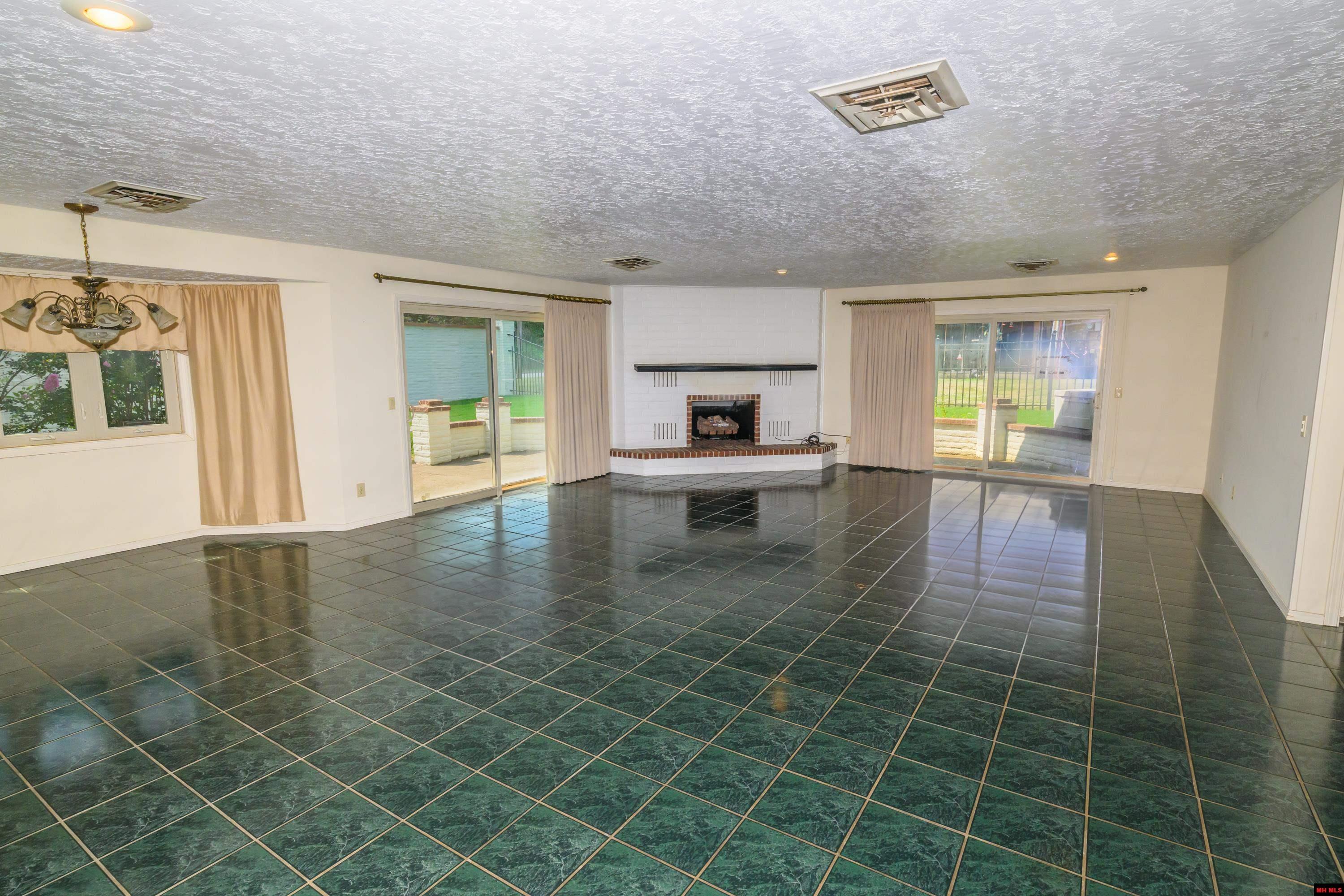 1301 PORTER LANE Mountain Home, AR