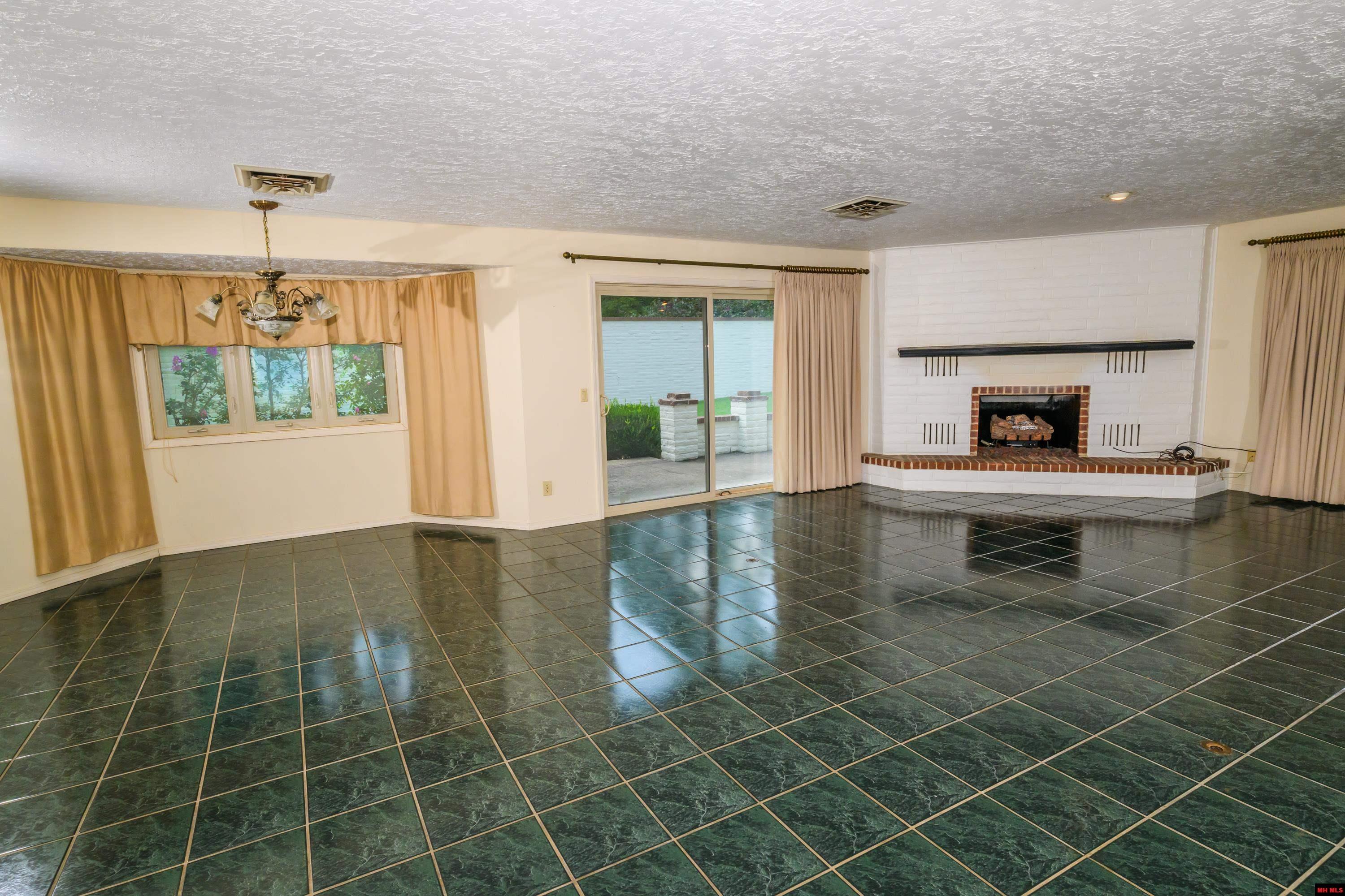 1301 PORTER LANE Mountain Home, AR