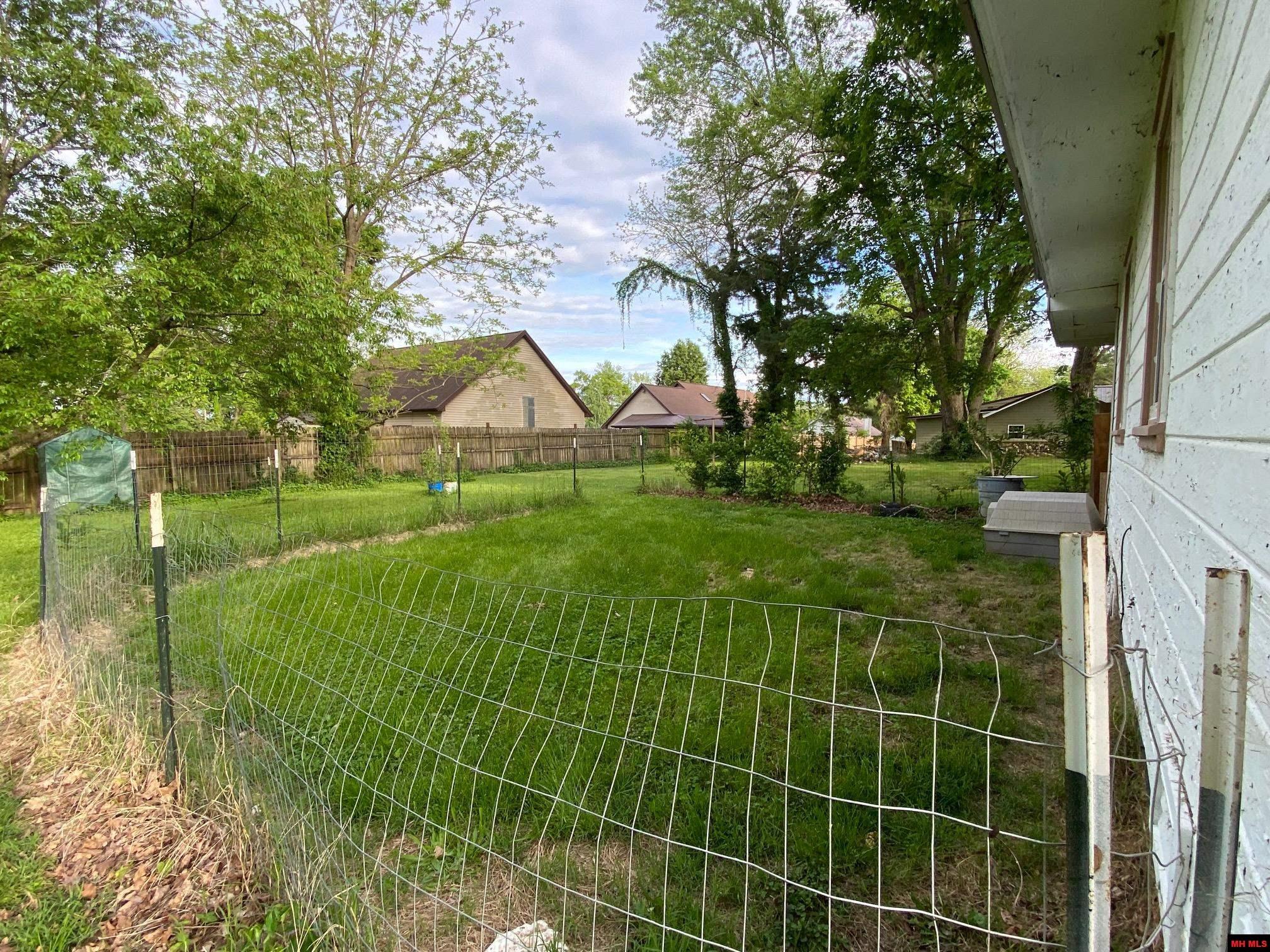 218 SOUTH THAYER AVE West Plains, MO