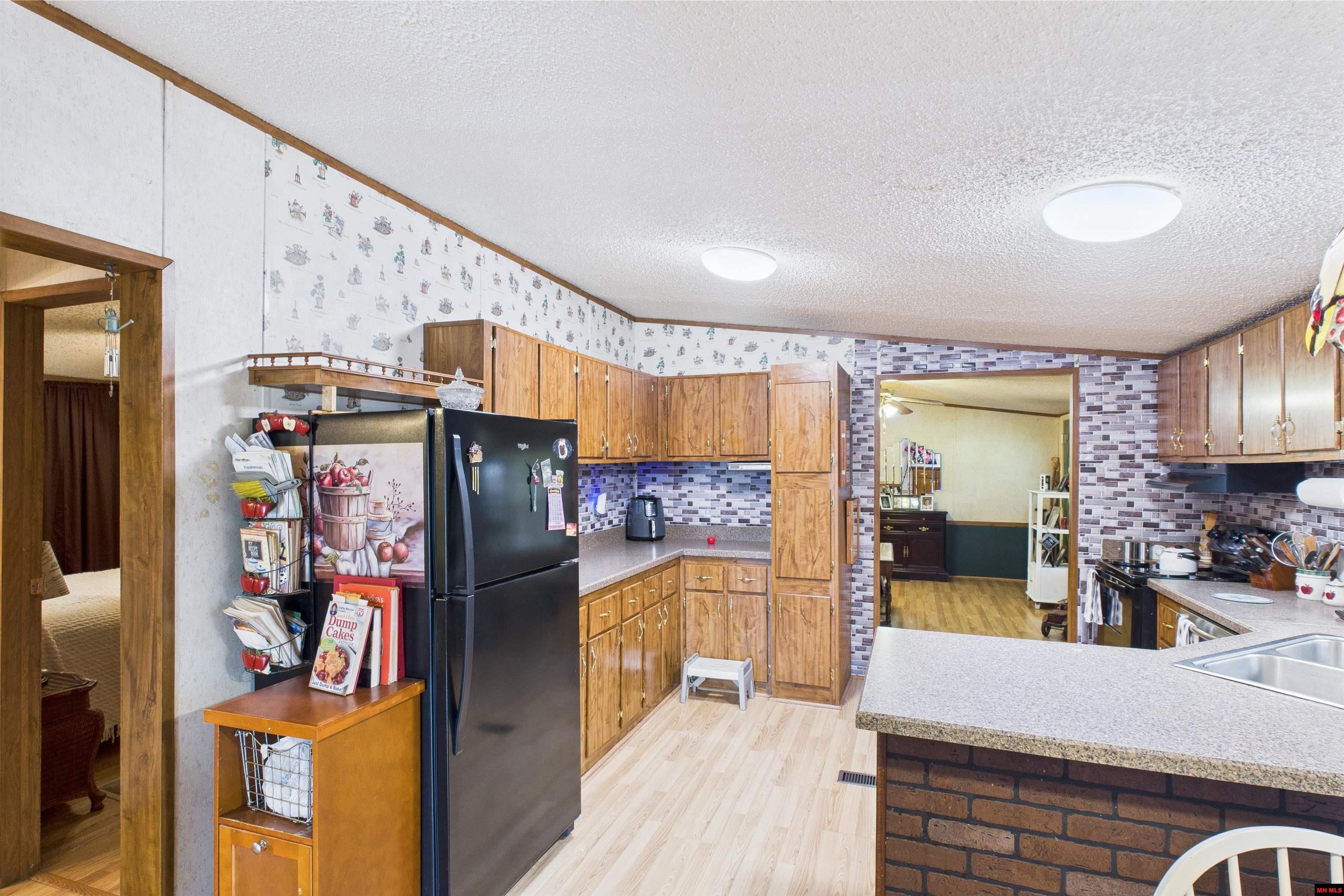 18 WINTER OAK DRIVE Elizabeth, AR 72531