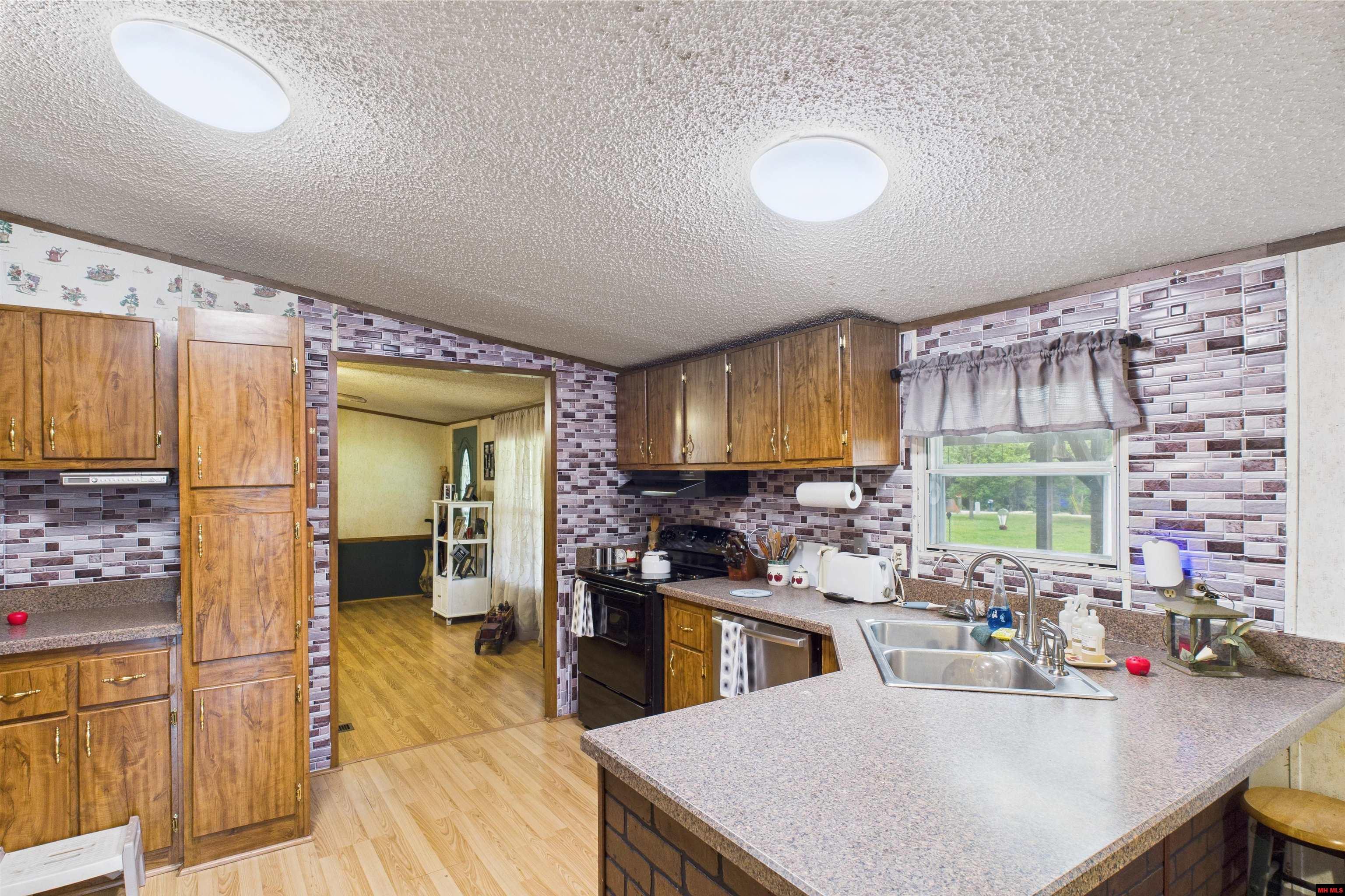 18 WINTER OAK DRIVE Elizabeth, AR 72531