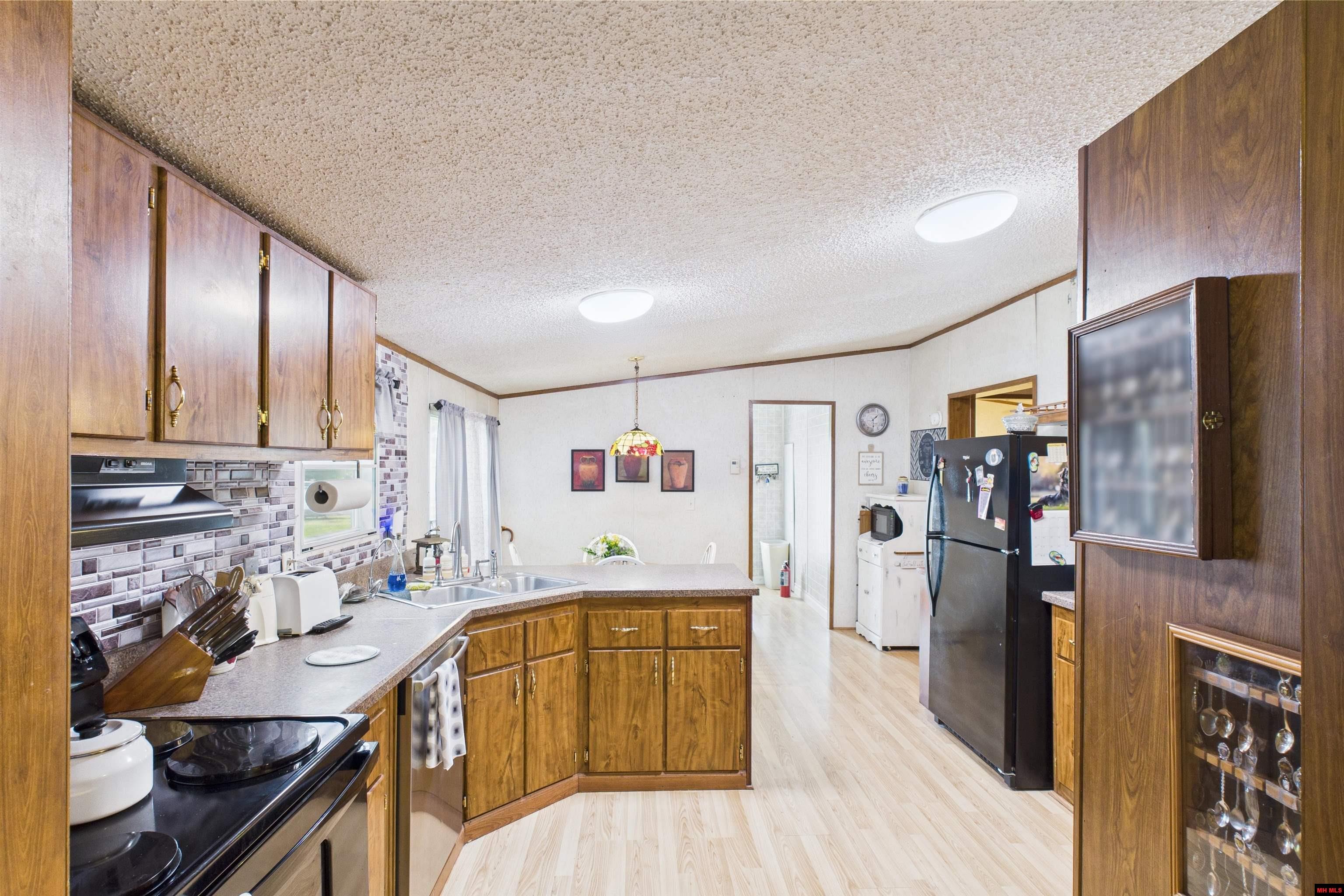 18 WINTER OAK DRIVE Elizabeth, AR 72531