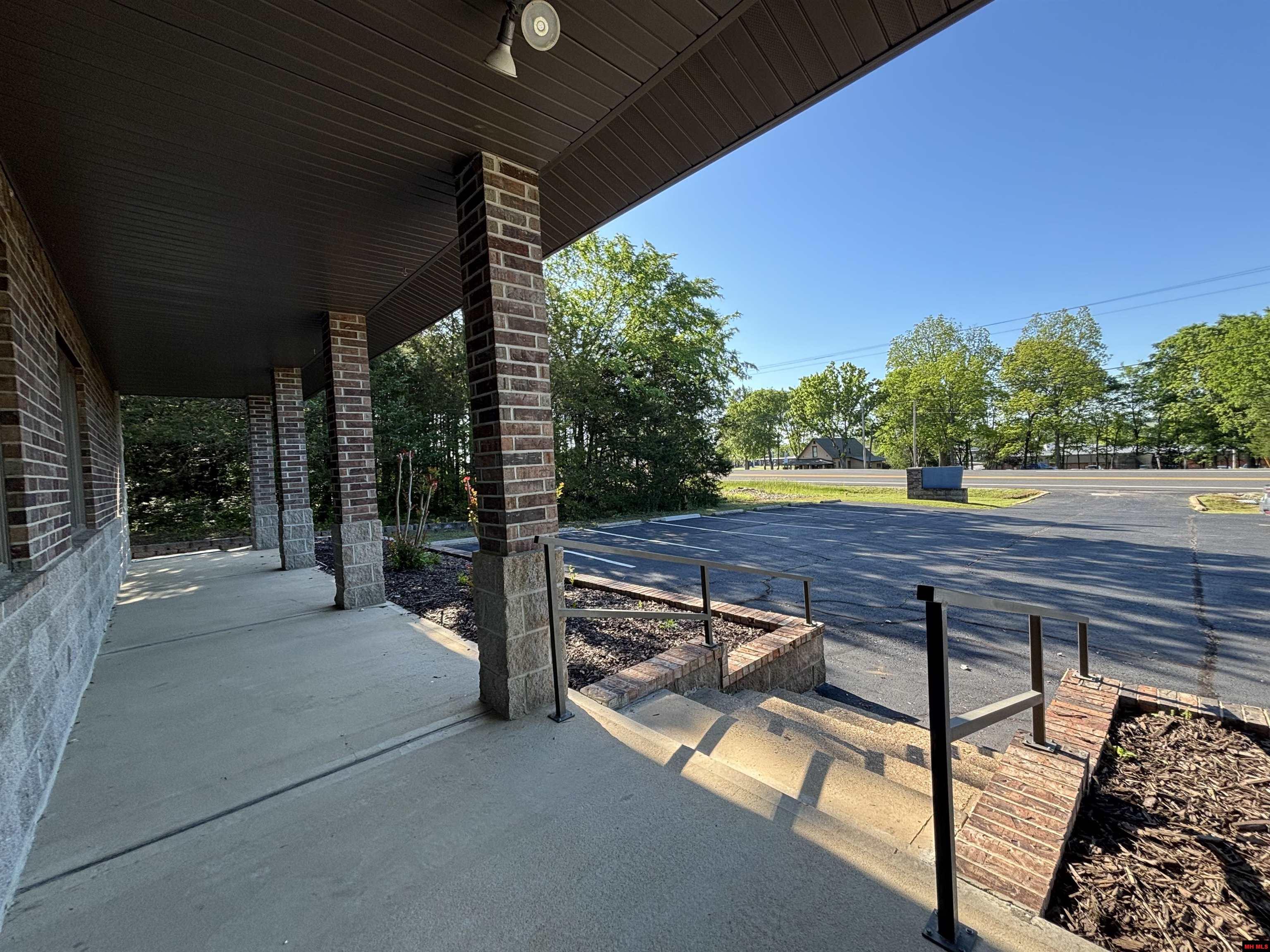 1629 HARDING BOULEVARD Cotter, AR