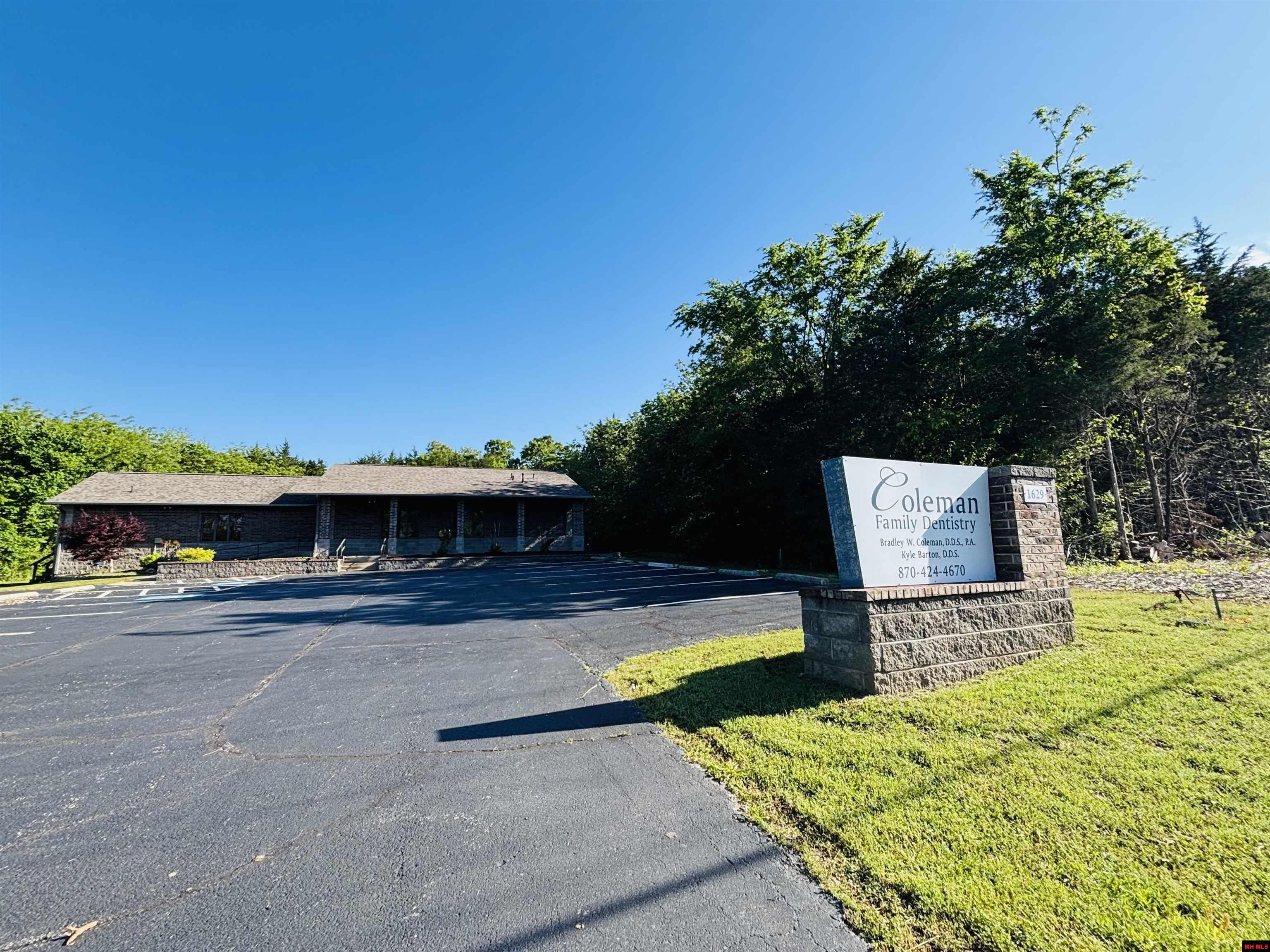 1629 HARDING BOULEVARD Cotter, AR