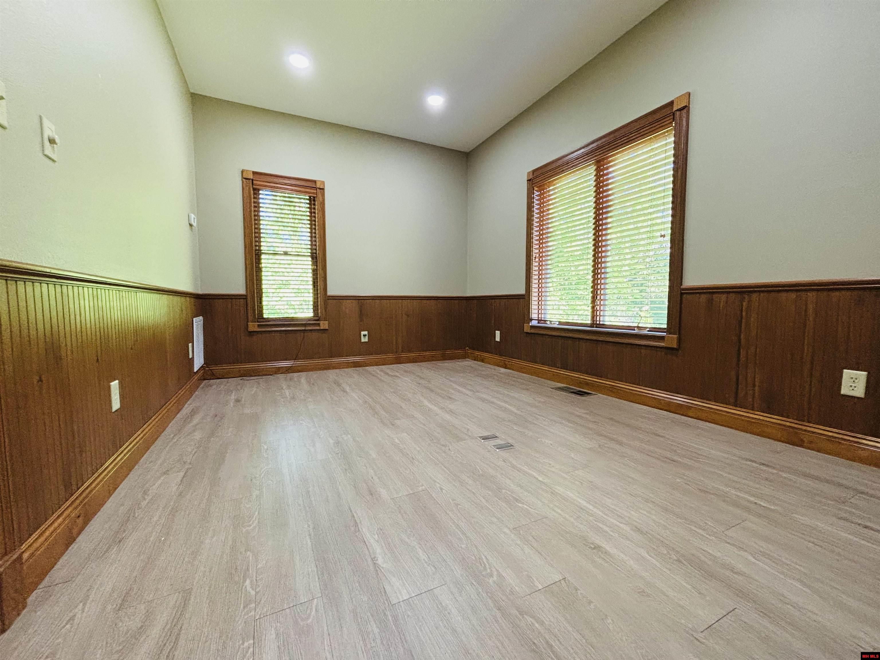 1629 HARDING BOULEVARD Cotter, AR