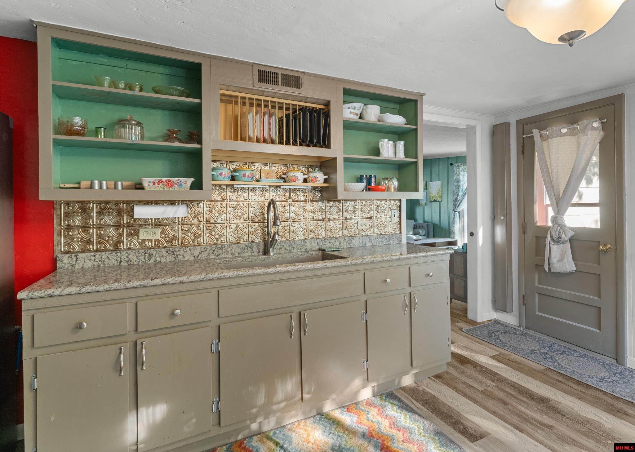 304 BROWNS BEACH ROAD Bull Shoals, AR 72619