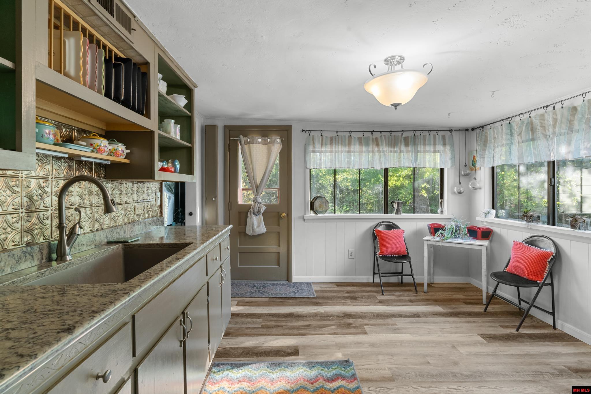 304 BROWNS BEACH ROAD Bull Shoals, AR 72619