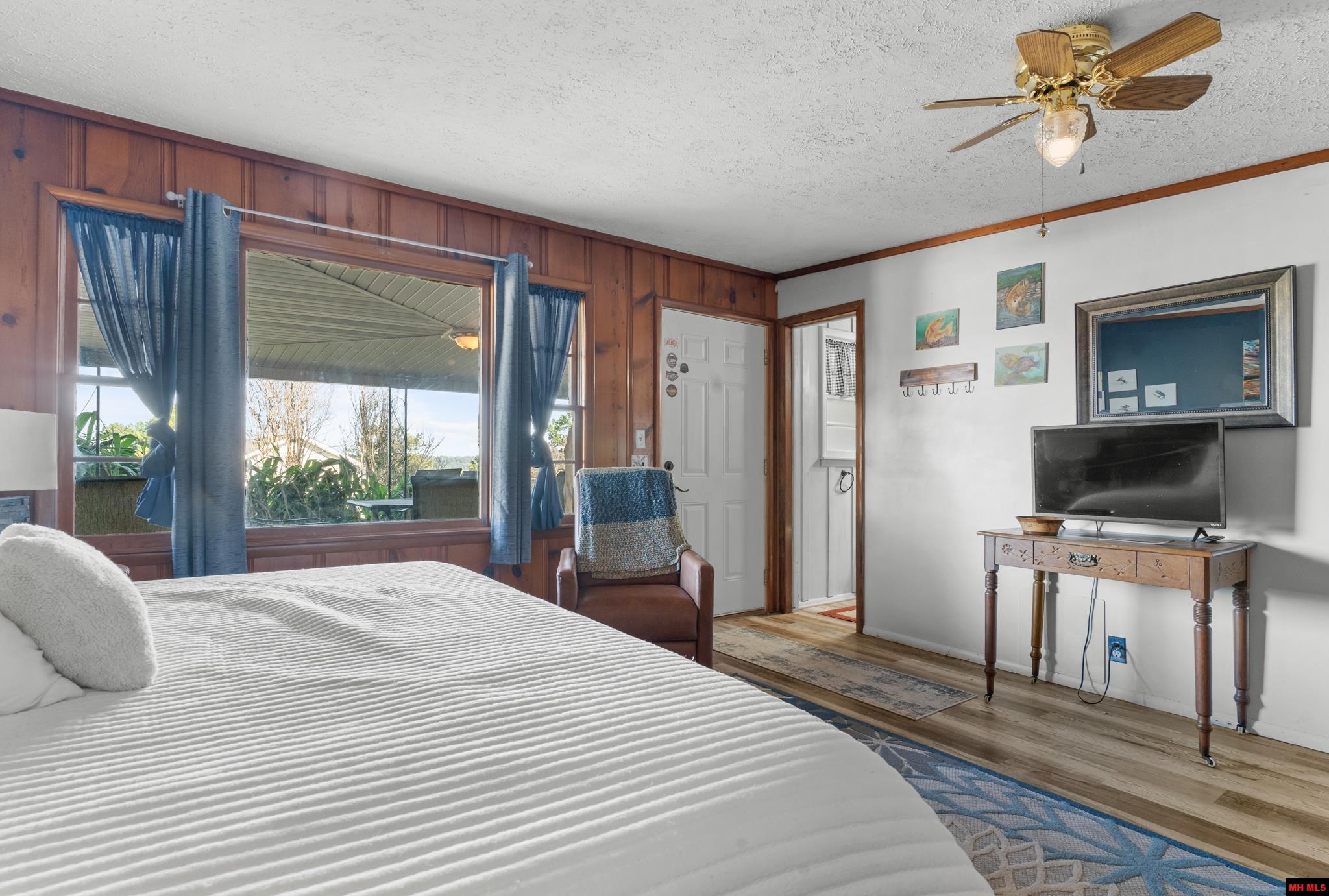 304 BROWNS BEACH ROAD Bull Shoals, AR 72619