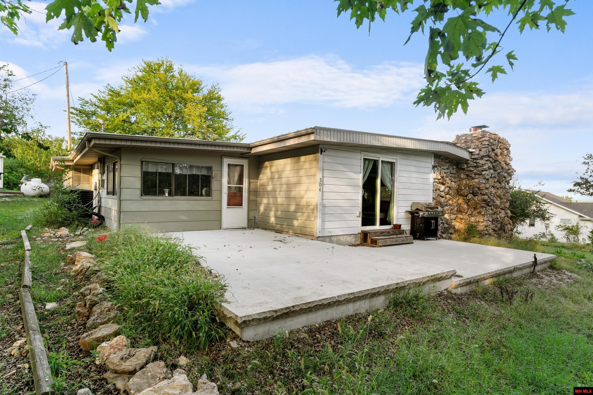 304 BROWNS BEACH ROAD Bull Shoals, AR 72619