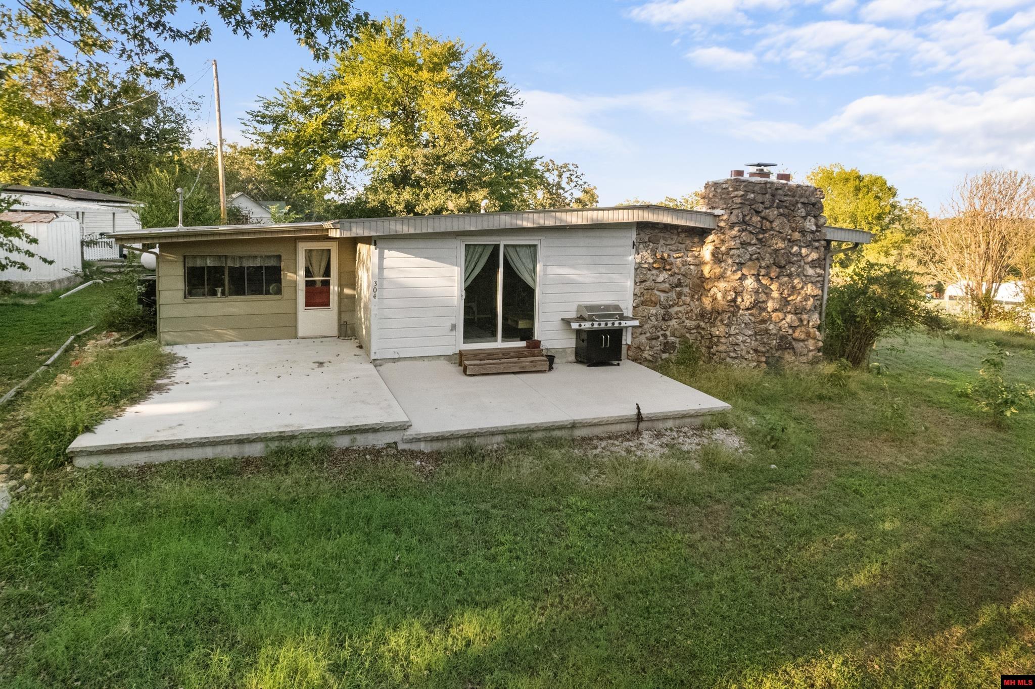 304 BROWNS BEACH ROAD Bull Shoals, AR 72619