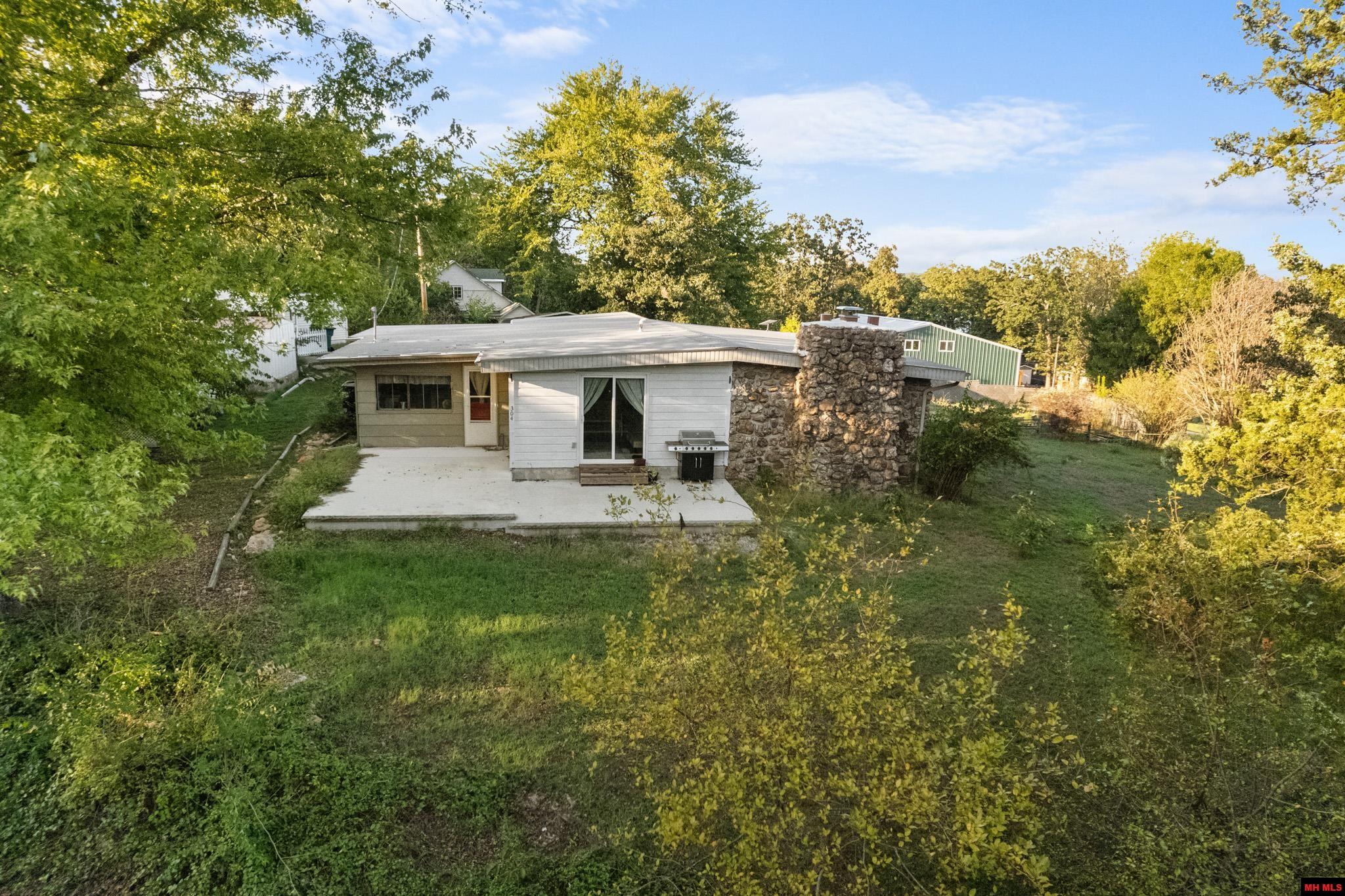 304 BROWNS BEACH ROAD Bull Shoals, AR 72619