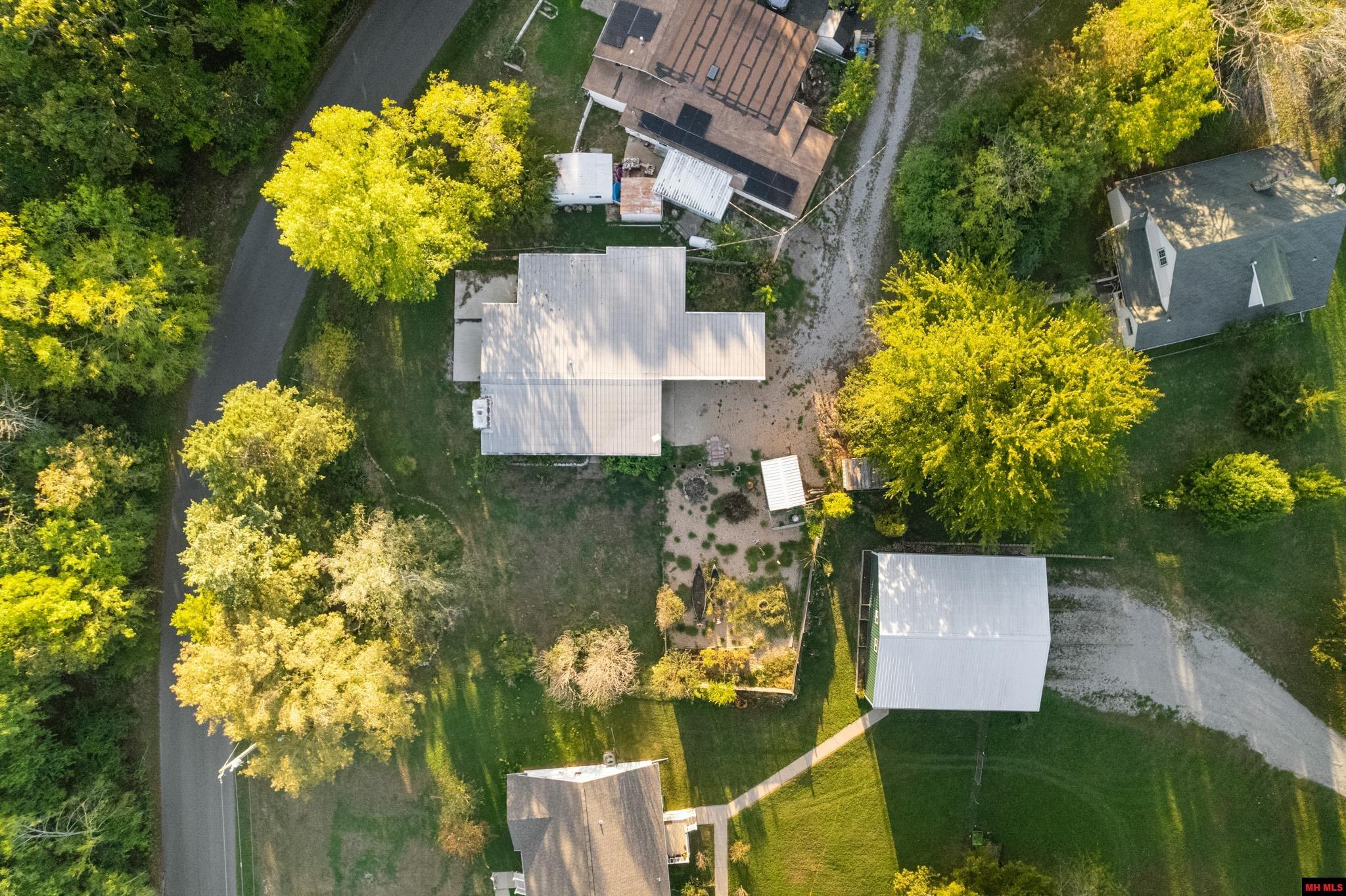 304 BROWNS BEACH ROAD Bull Shoals, AR 72619