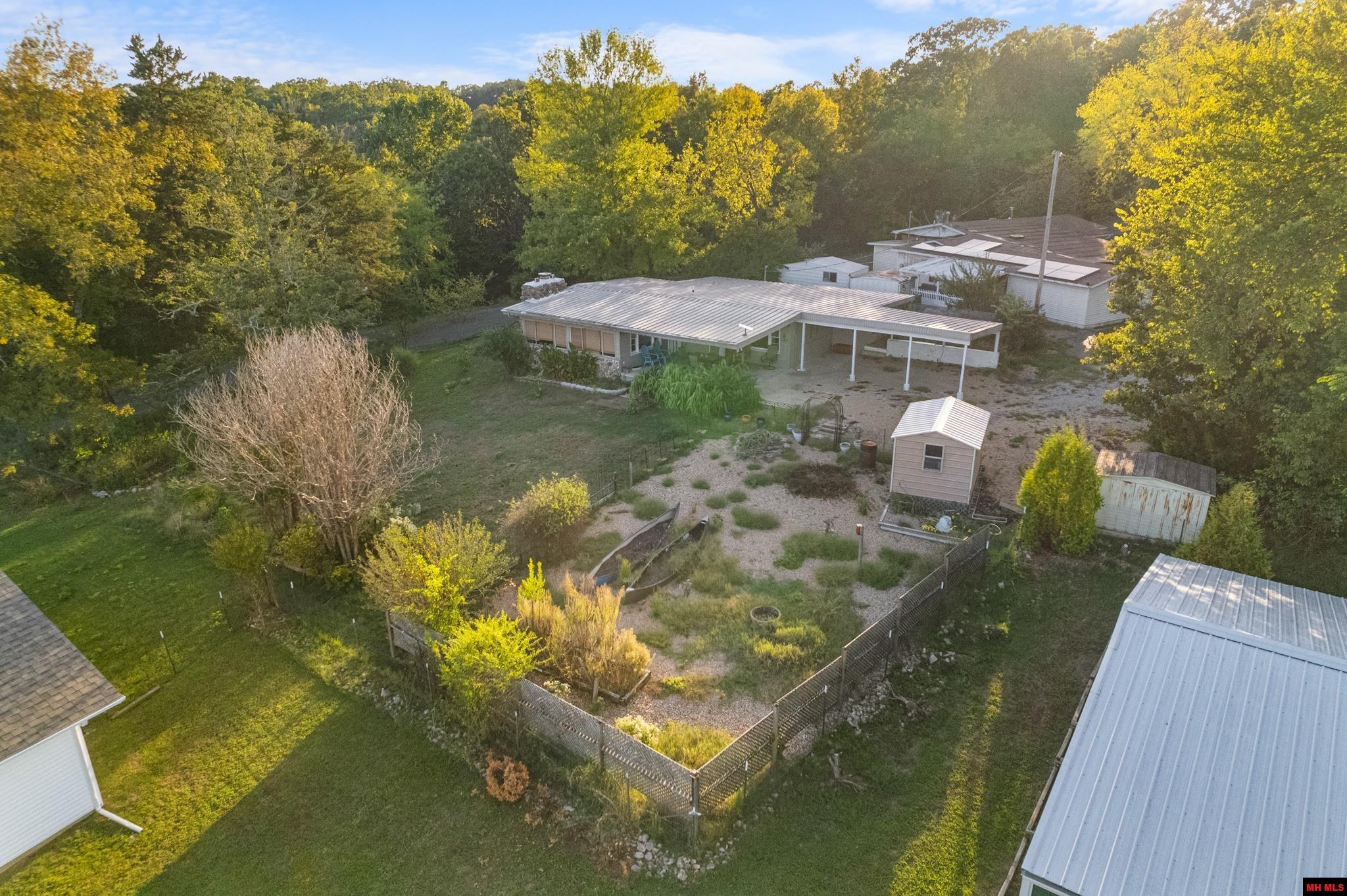 304 BROWNS BEACH ROAD Bull Shoals, AR 72619