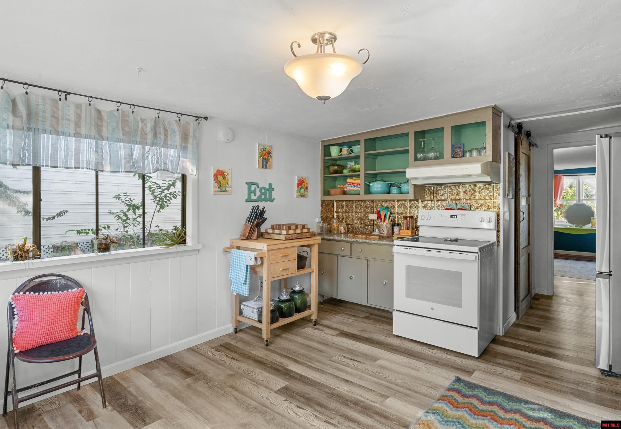 304 BROWNS BEACH ROAD Bull Shoals, AR 72619