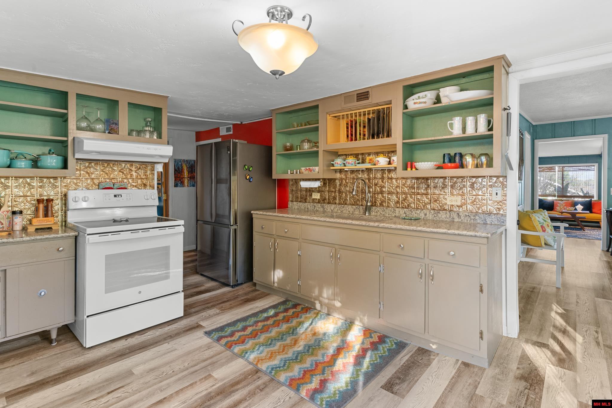 304 BROWNS BEACH ROAD Bull Shoals, AR 72619