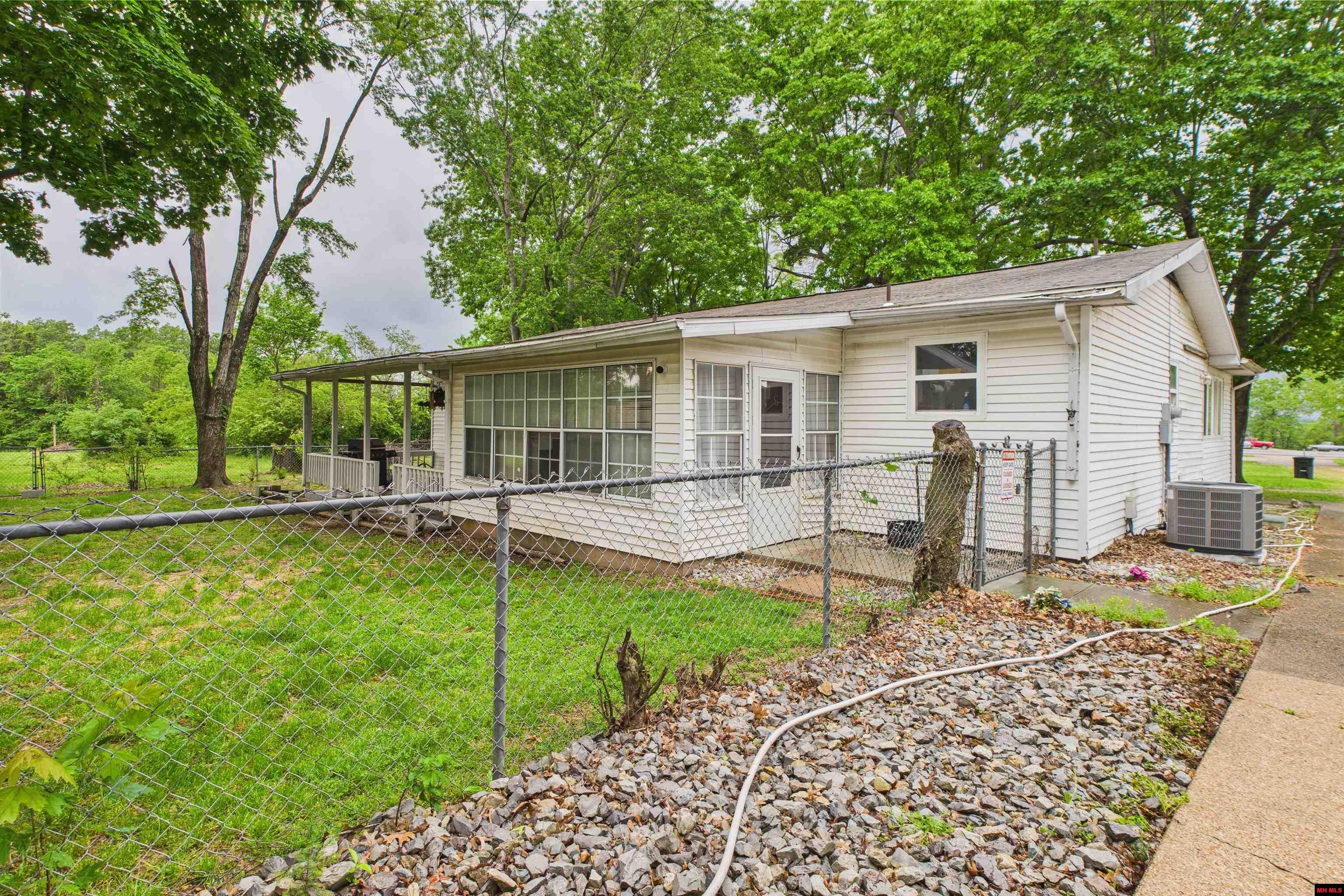 7070 & 7056 HWY 62 WEST Gassville, AR
