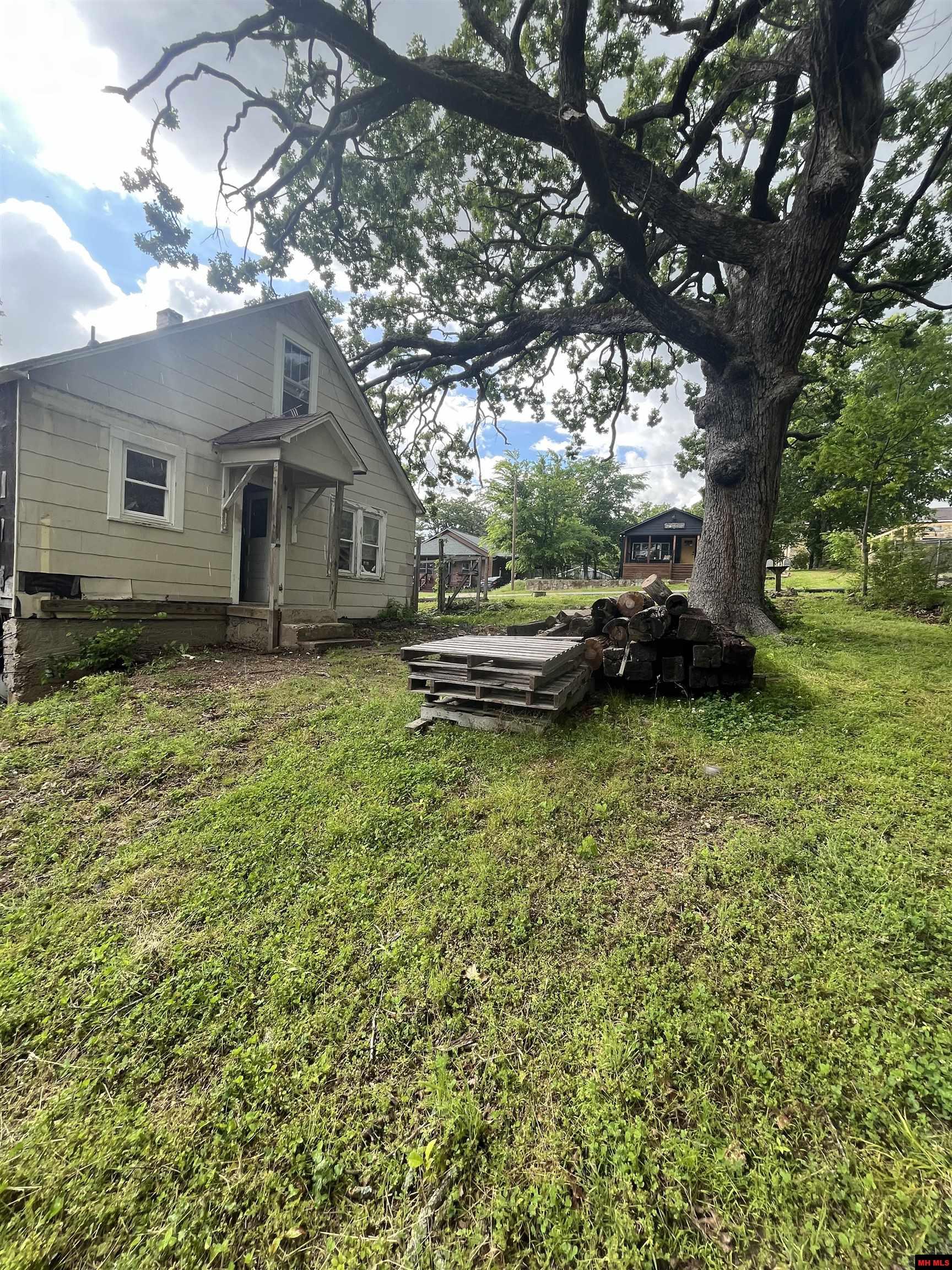 408 DALTON AVENUE Cotter, AR