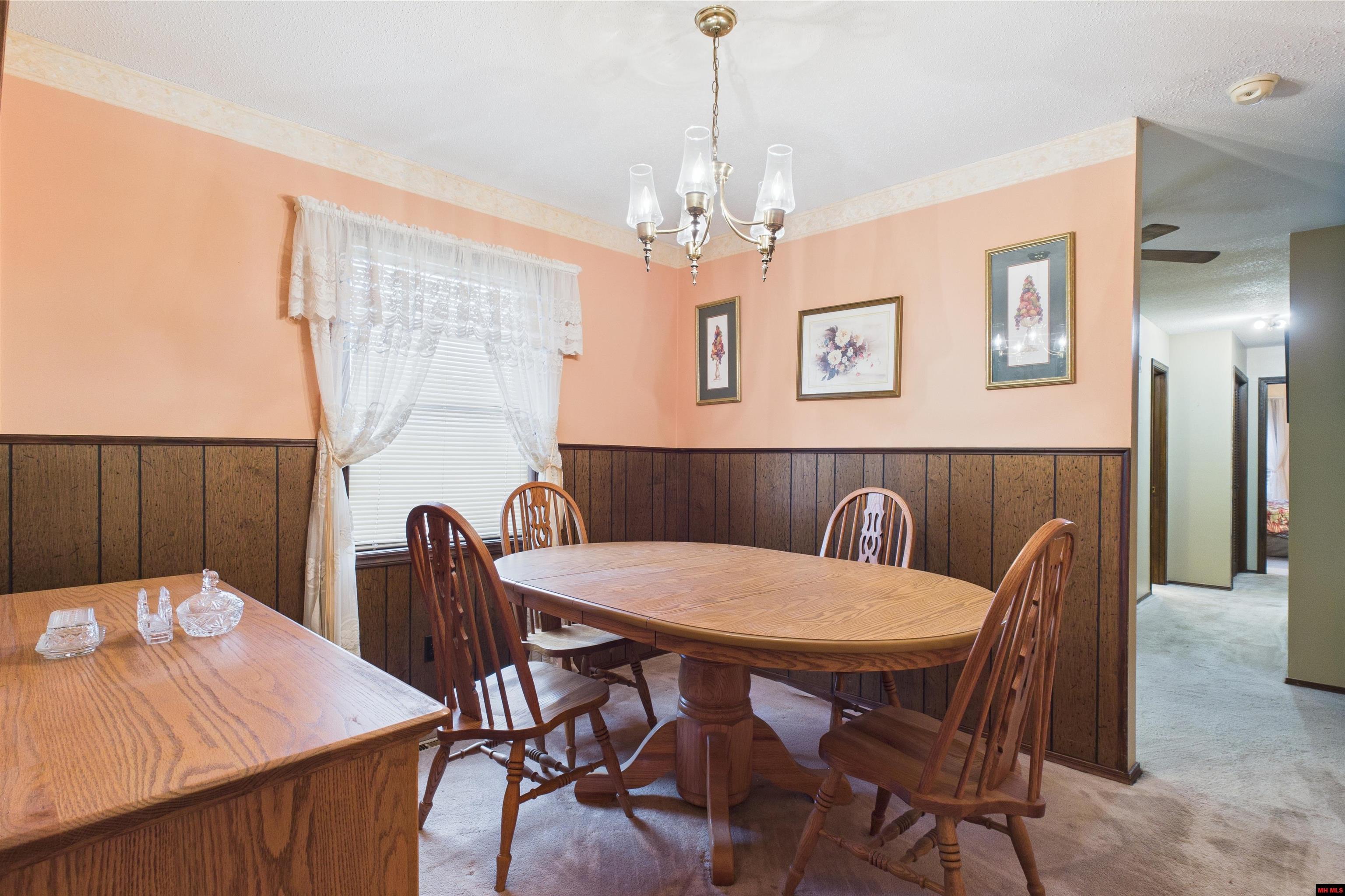 17 S HIGHLAND BOULEVARD Briarcliff, AR
