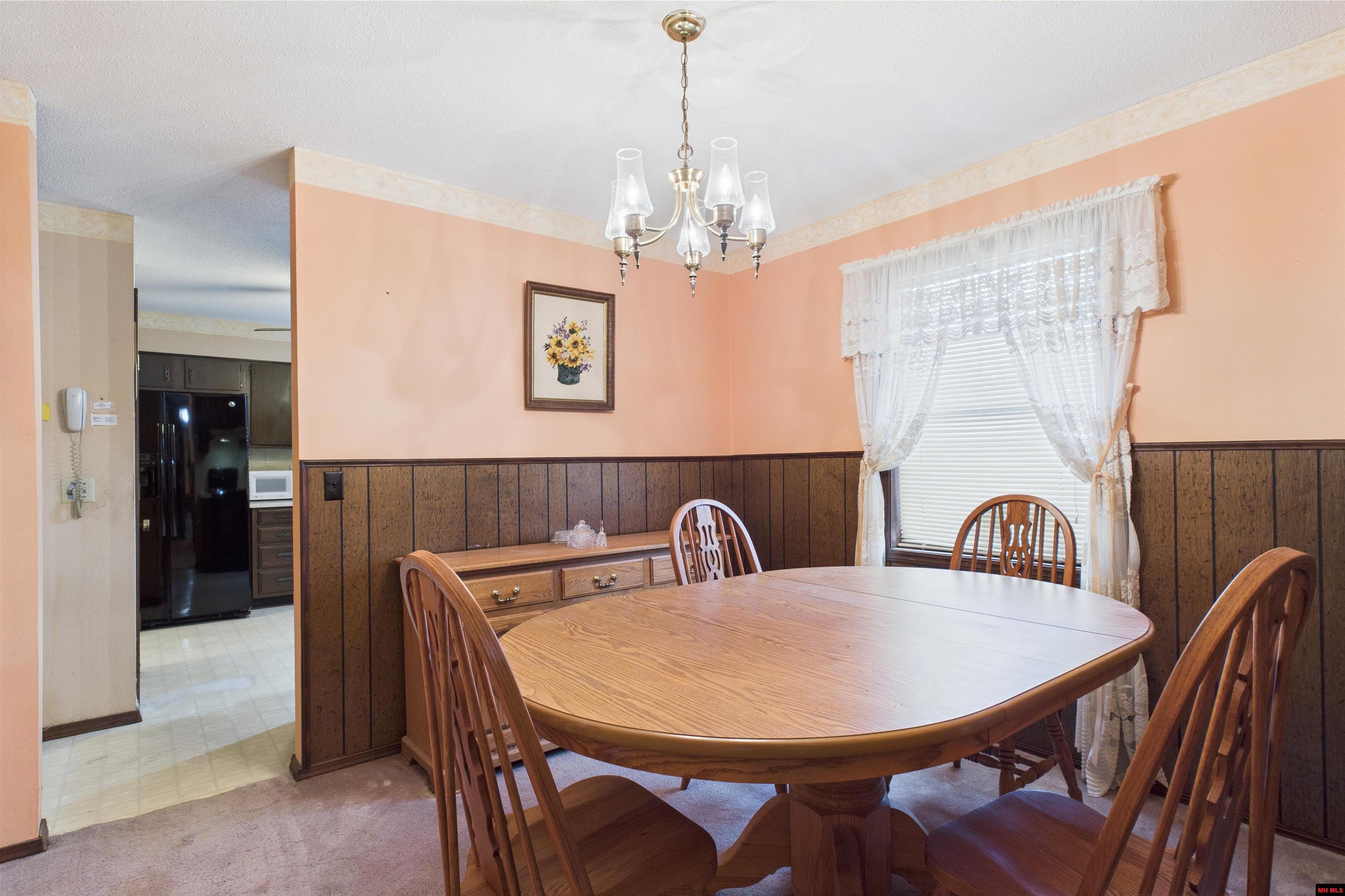 17 S HIGHLAND BOULEVARD Briarcliff, AR