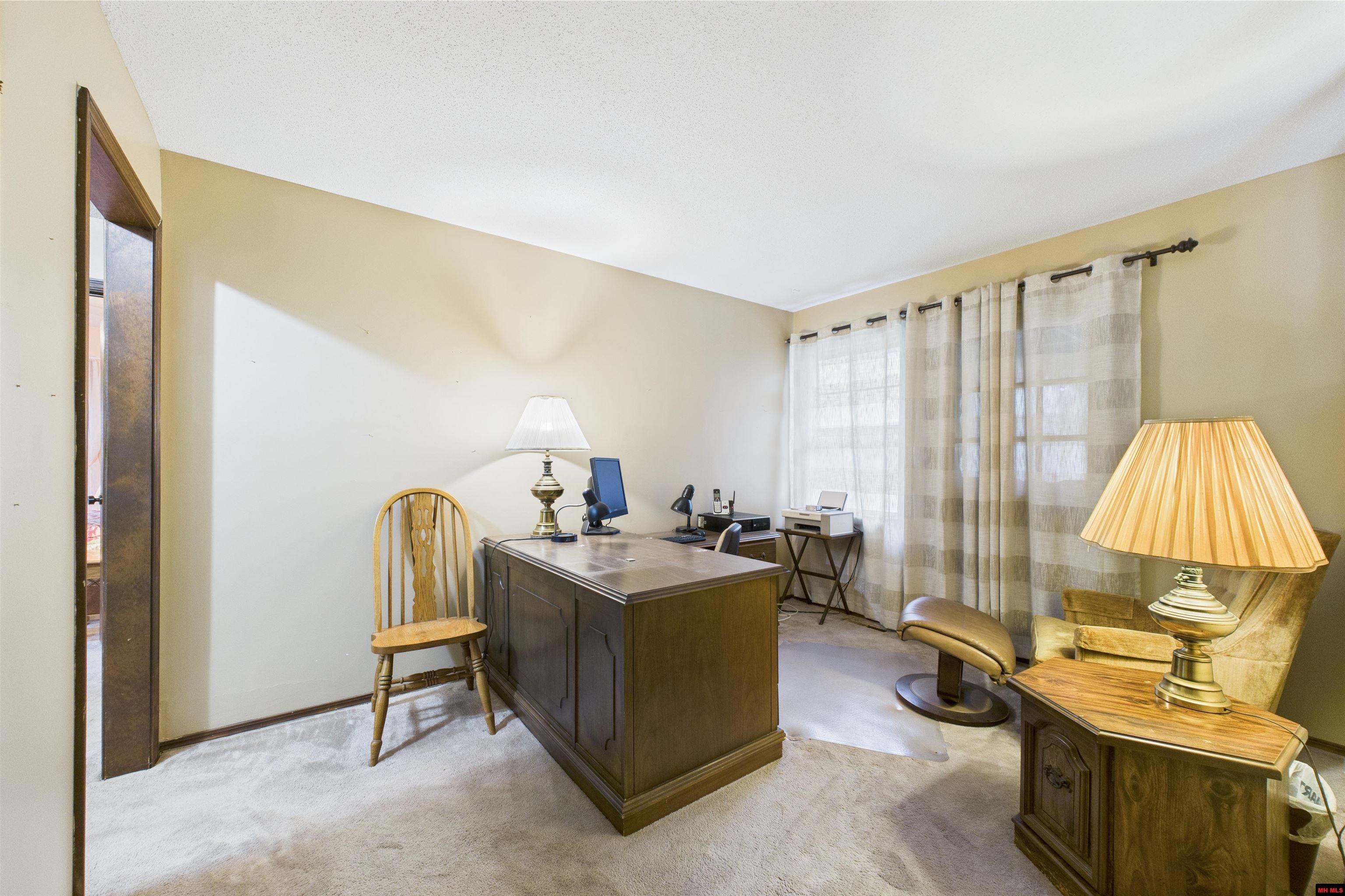 17 S HIGHLAND BOULEVARD Briarcliff, AR