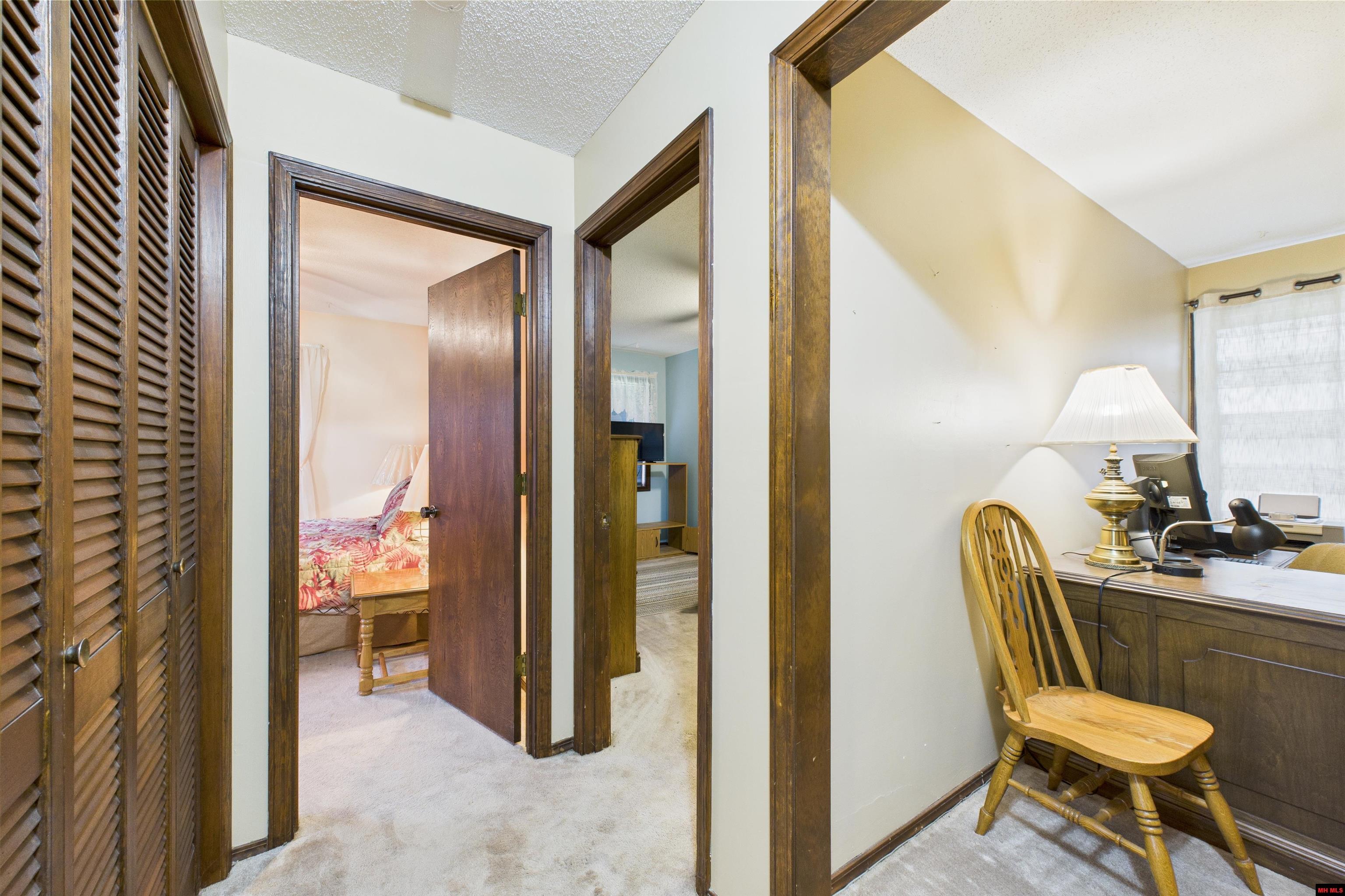 17 S HIGHLAND BOULEVARD Briarcliff, AR