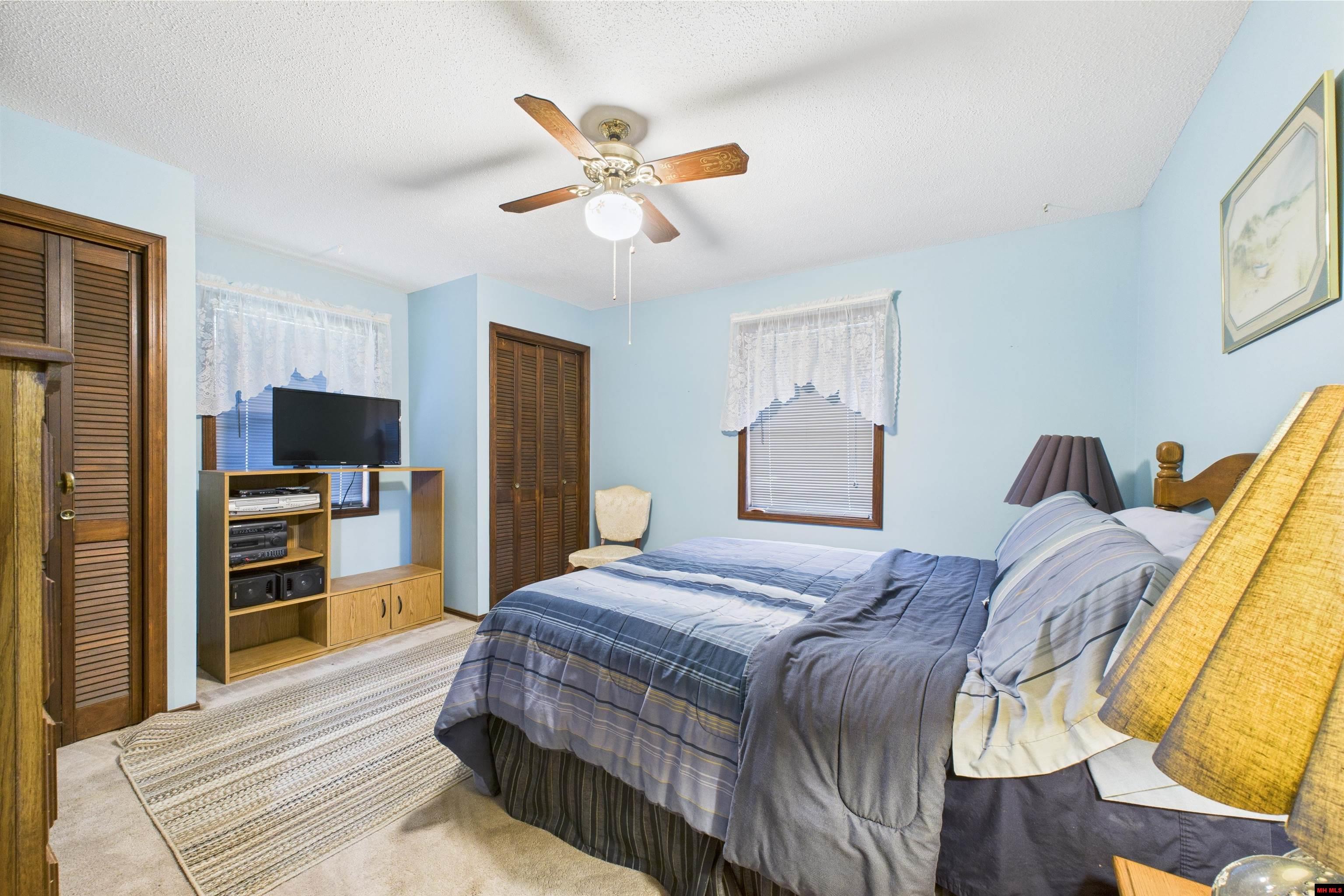 17 S HIGHLAND BOULEVARD Briarcliff, AR