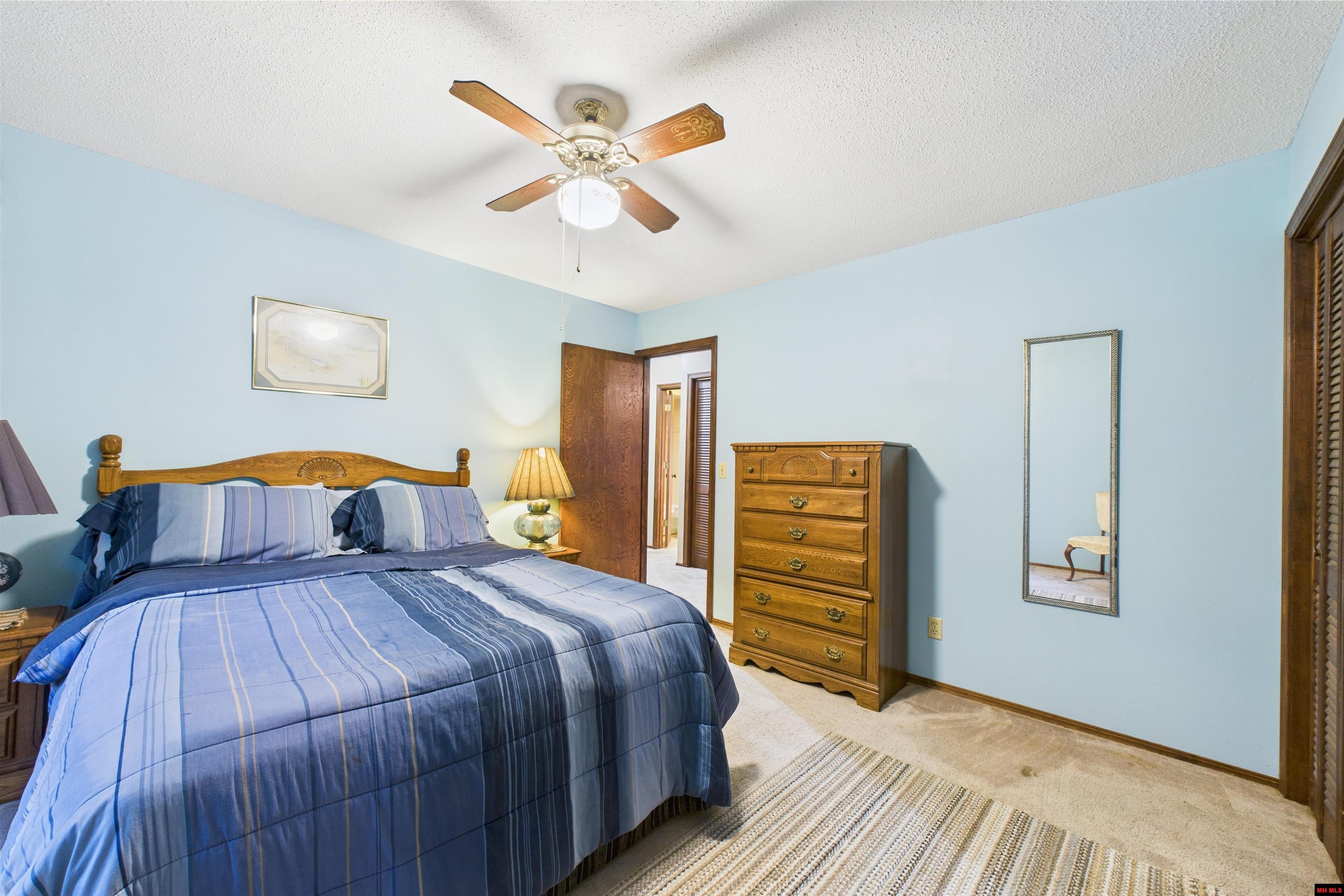 17 S HIGHLAND BOULEVARD Briarcliff, AR