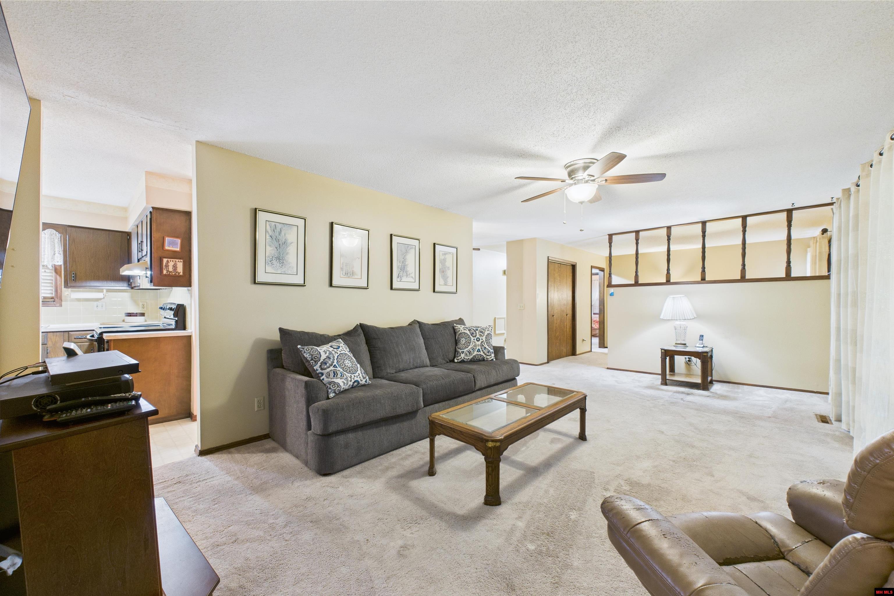 17 S HIGHLAND BOULEVARD Briarcliff, AR