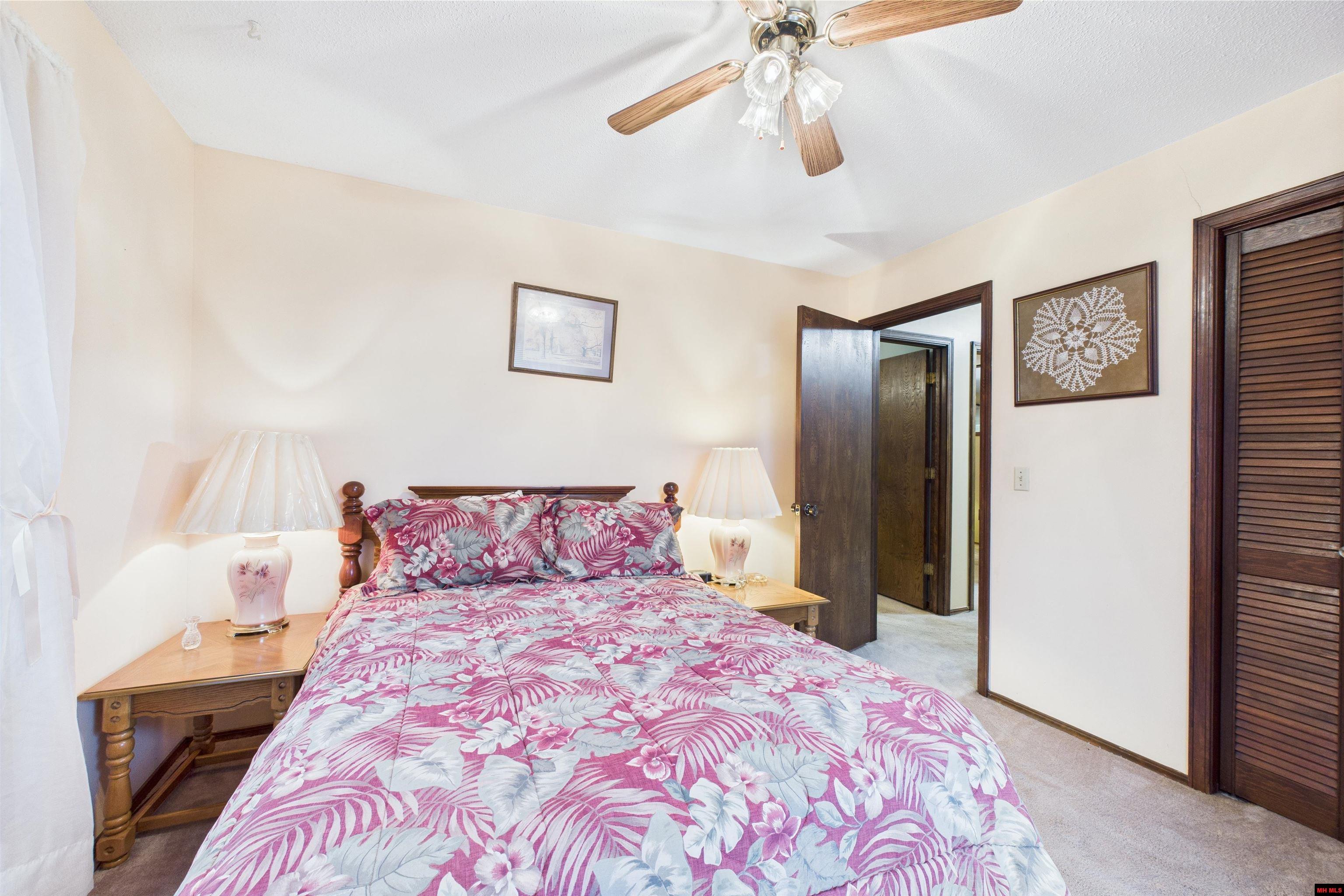 17 S HIGHLAND BOULEVARD Briarcliff, AR