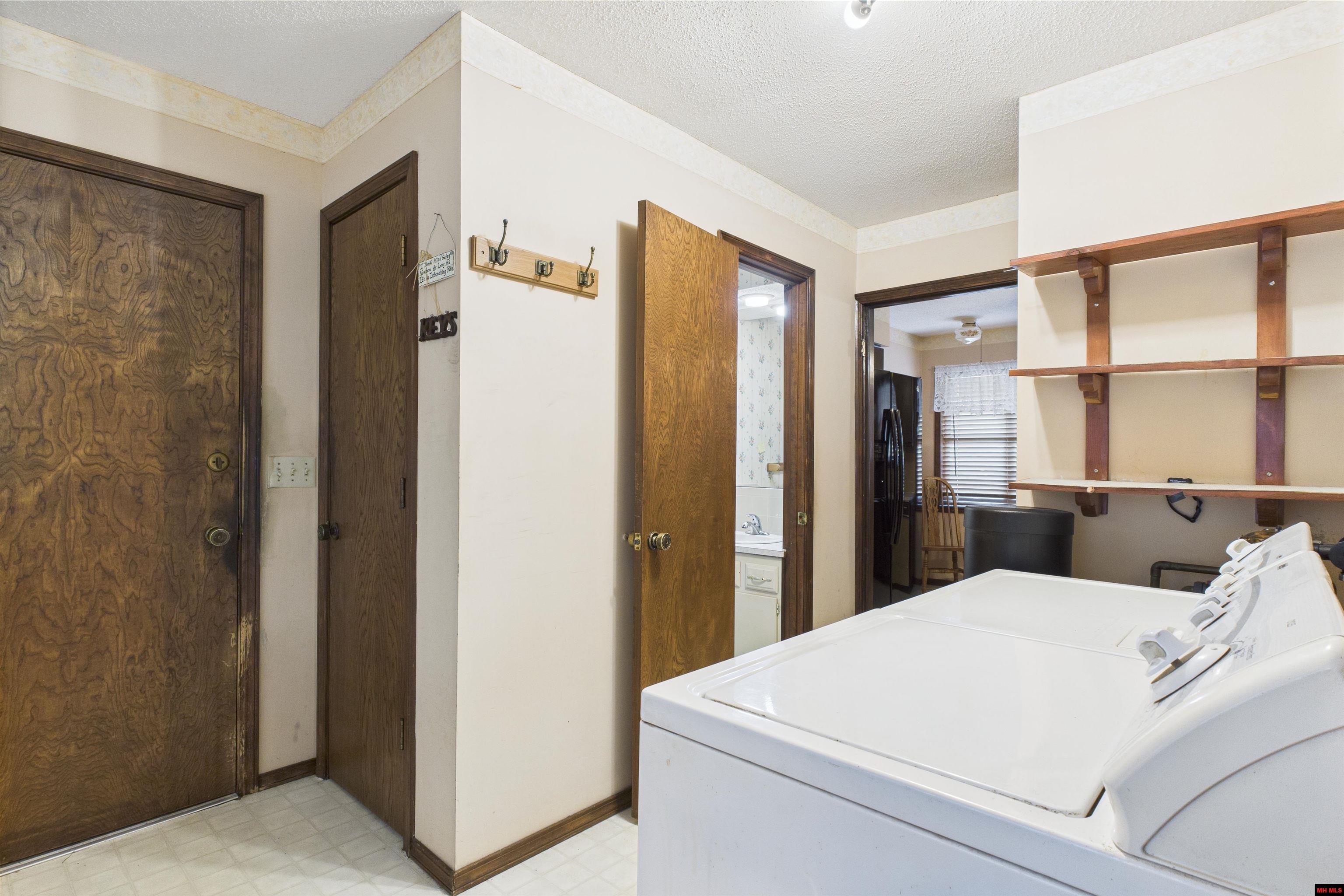 17 S HIGHLAND BOULEVARD Briarcliff, AR