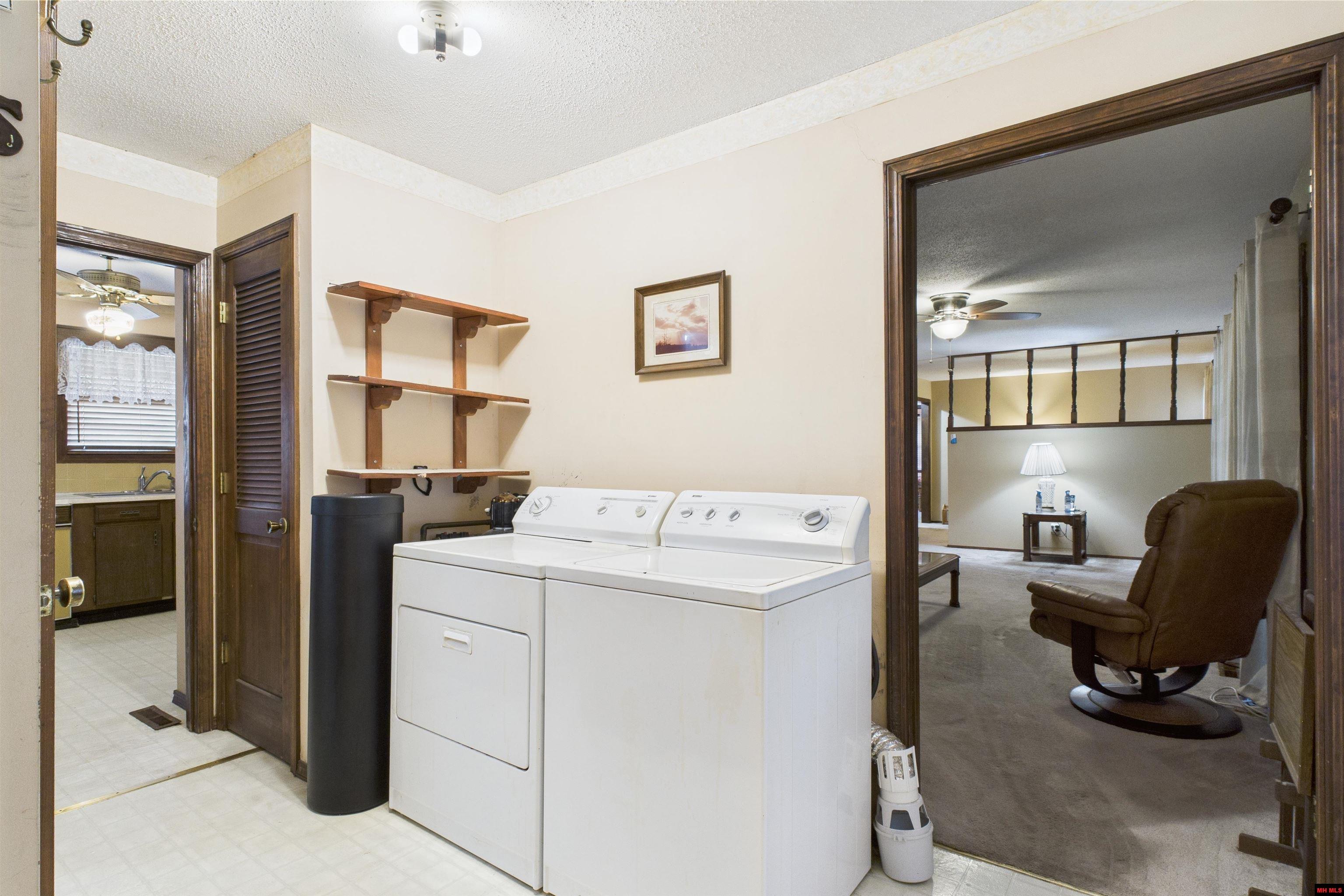 17 S HIGHLAND BOULEVARD Briarcliff, AR